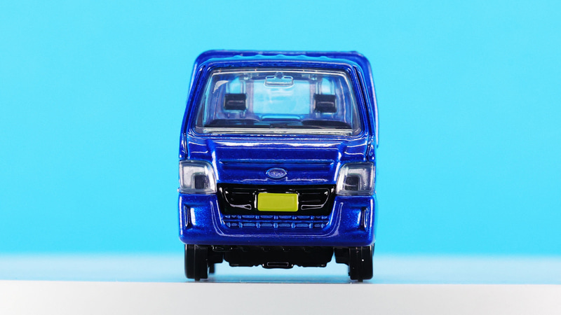 ブルーのボディと黄色いナンバープレートがWRCのスバルをイメージさせます