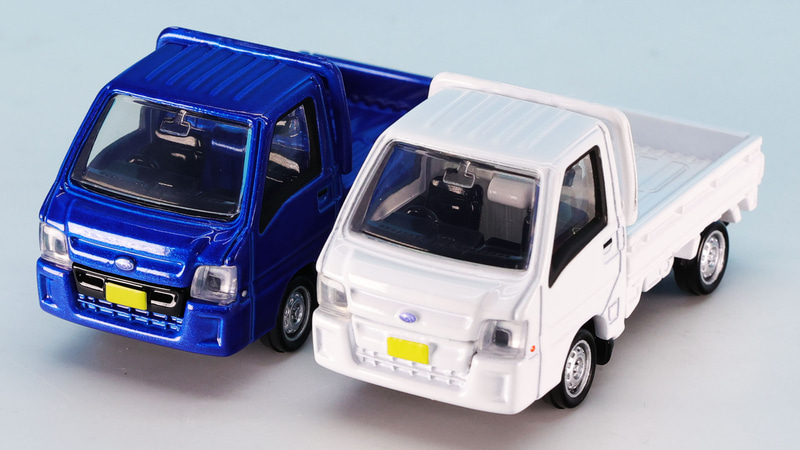 ヘッドライトは大きなクリアーパーツでバルブのようなディテールもあってすばらしい！