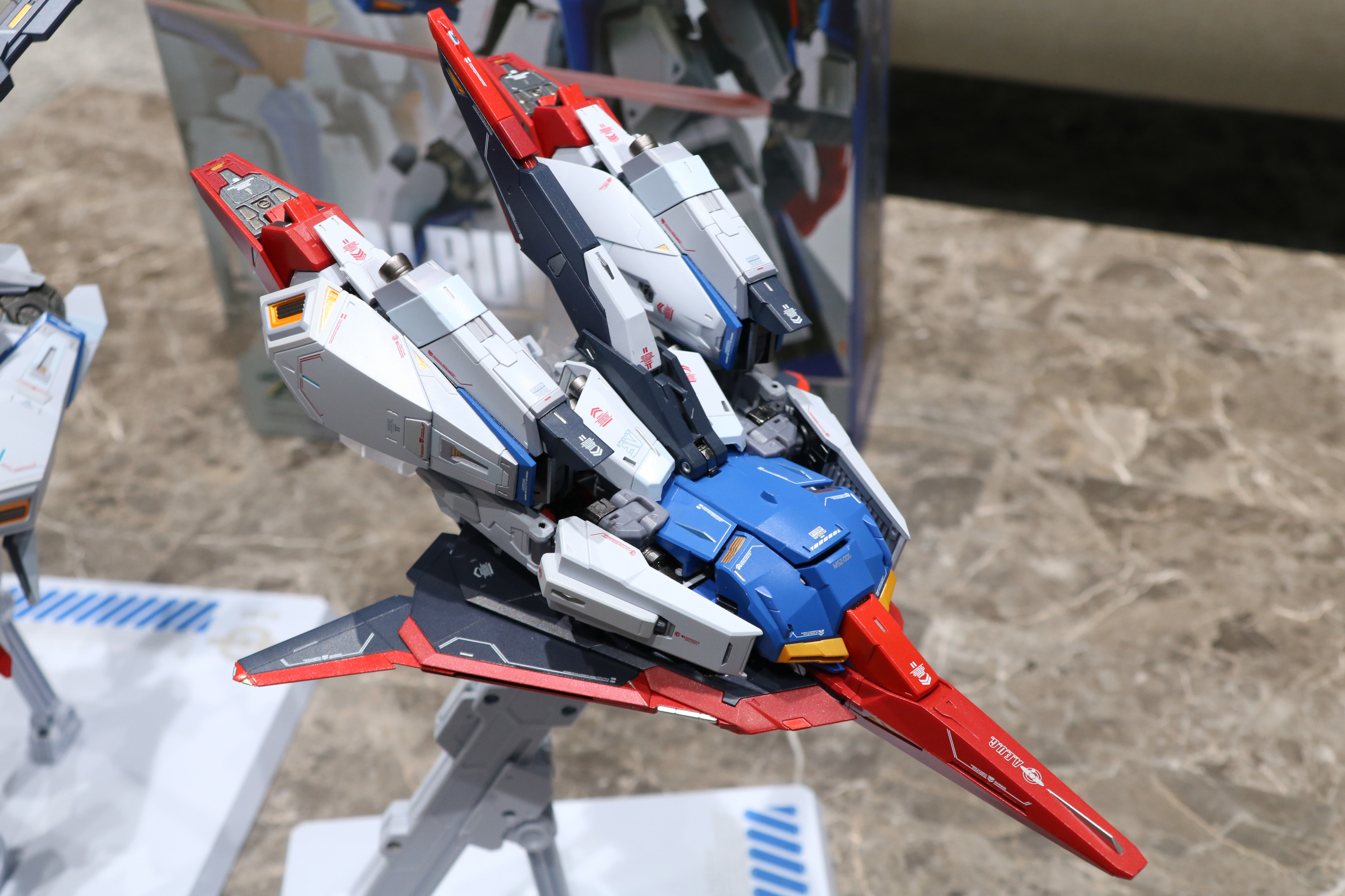 俯瞰でのシルエットも美しく映る楔形となっている<br />※画像は試作品を使用しています