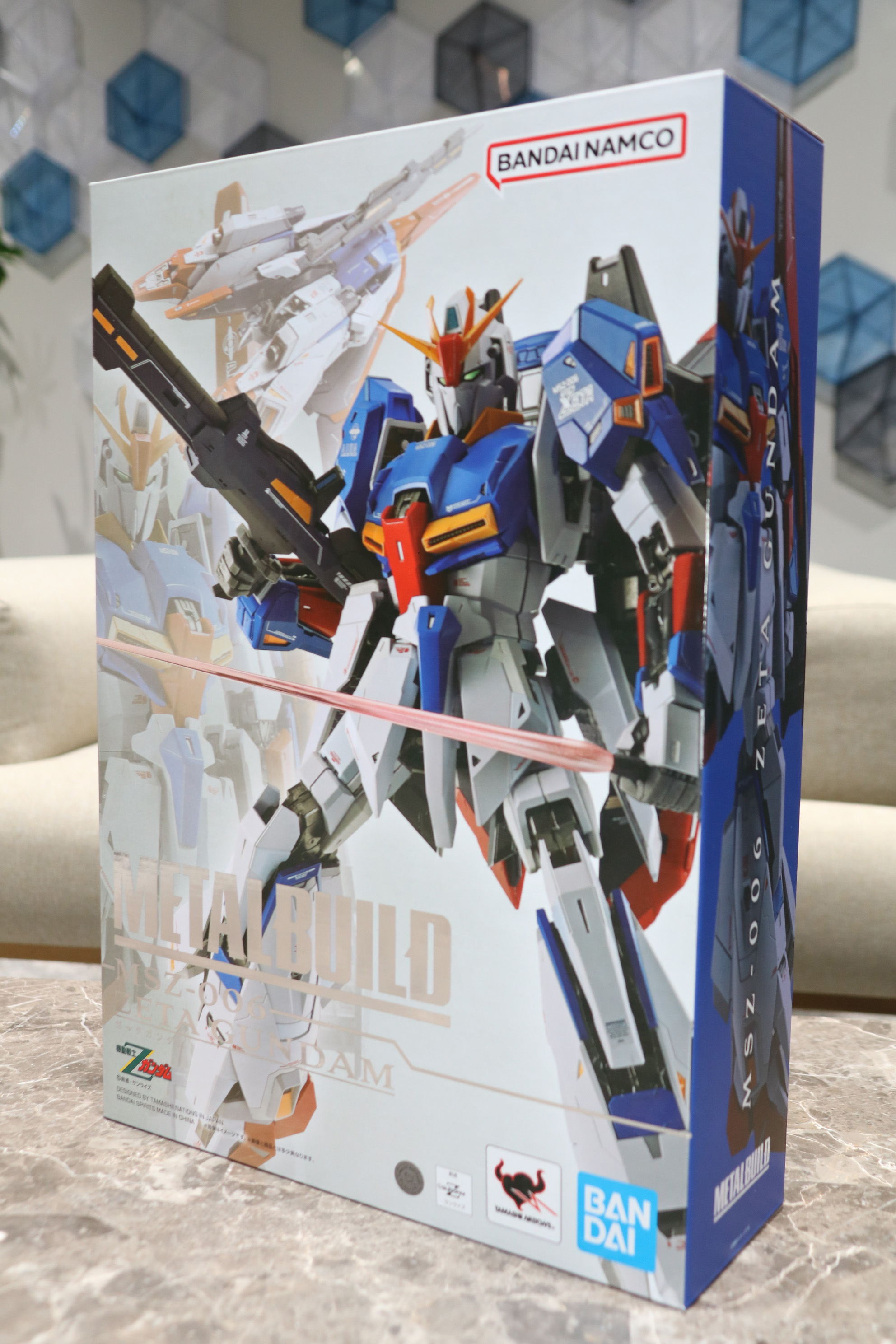 「METAL BUILD ゼータガンダム」からパッケージデザインがリニューアルされ、より高級感ある仕様に<br />※画像は試作品を使用しています