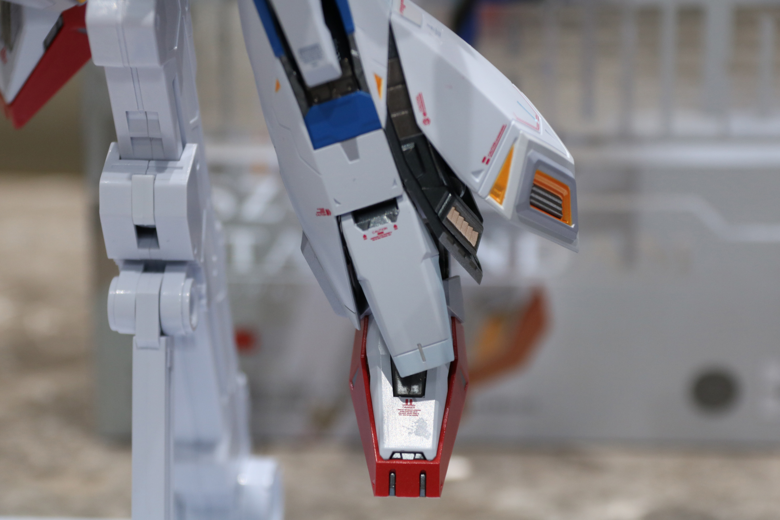 脹脛の装甲を展開することが可能<br />※画像は試作品を使用しています