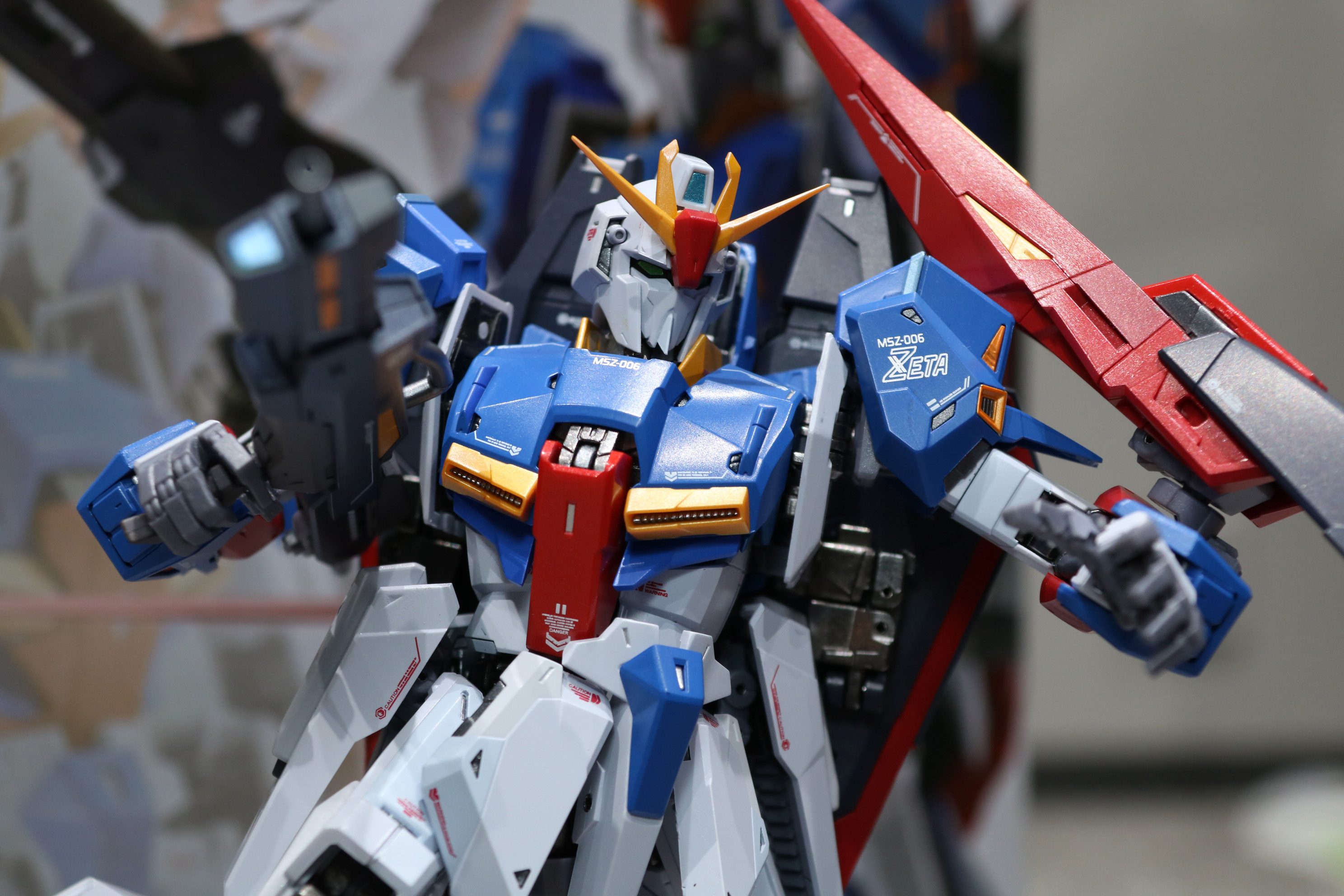 腰のひねりなどパースのついたポージングが可能<br />※画像は試作品を使用しています