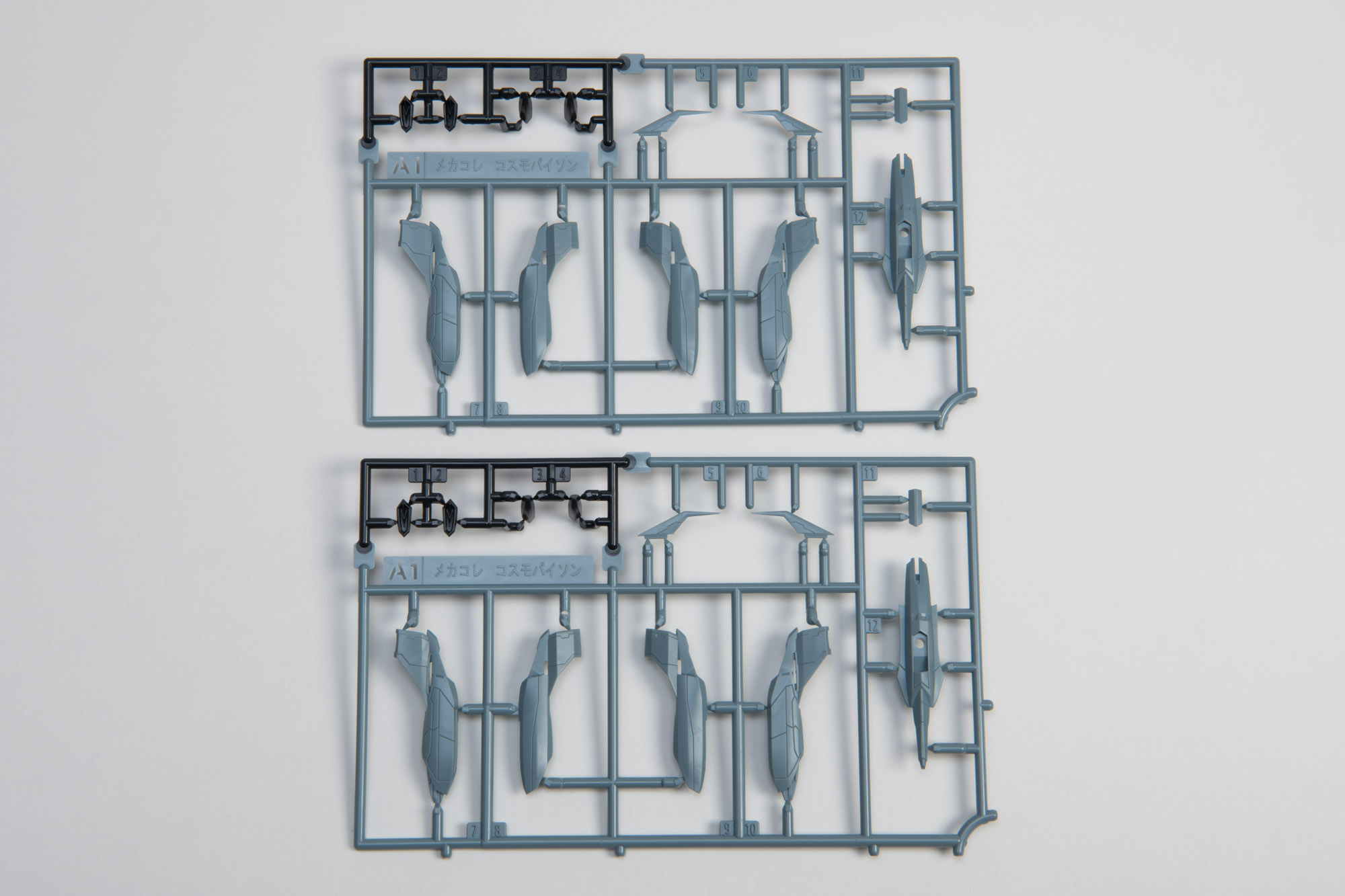 A1機体両脇のパーツ。黒も混ざっていてコントラストをきかせることができるようになっている。