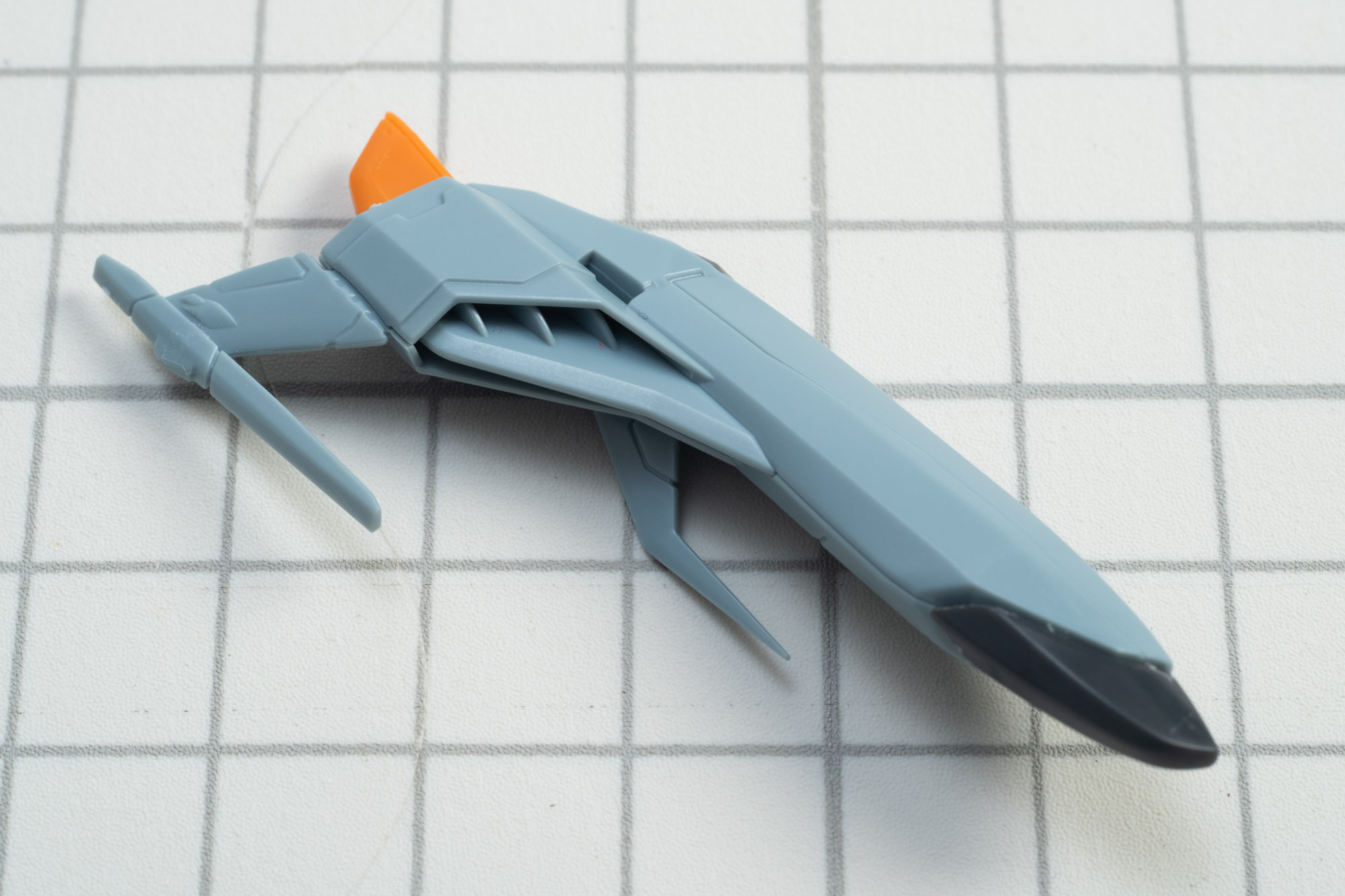 組み上げると流線型のフォルムとなる。