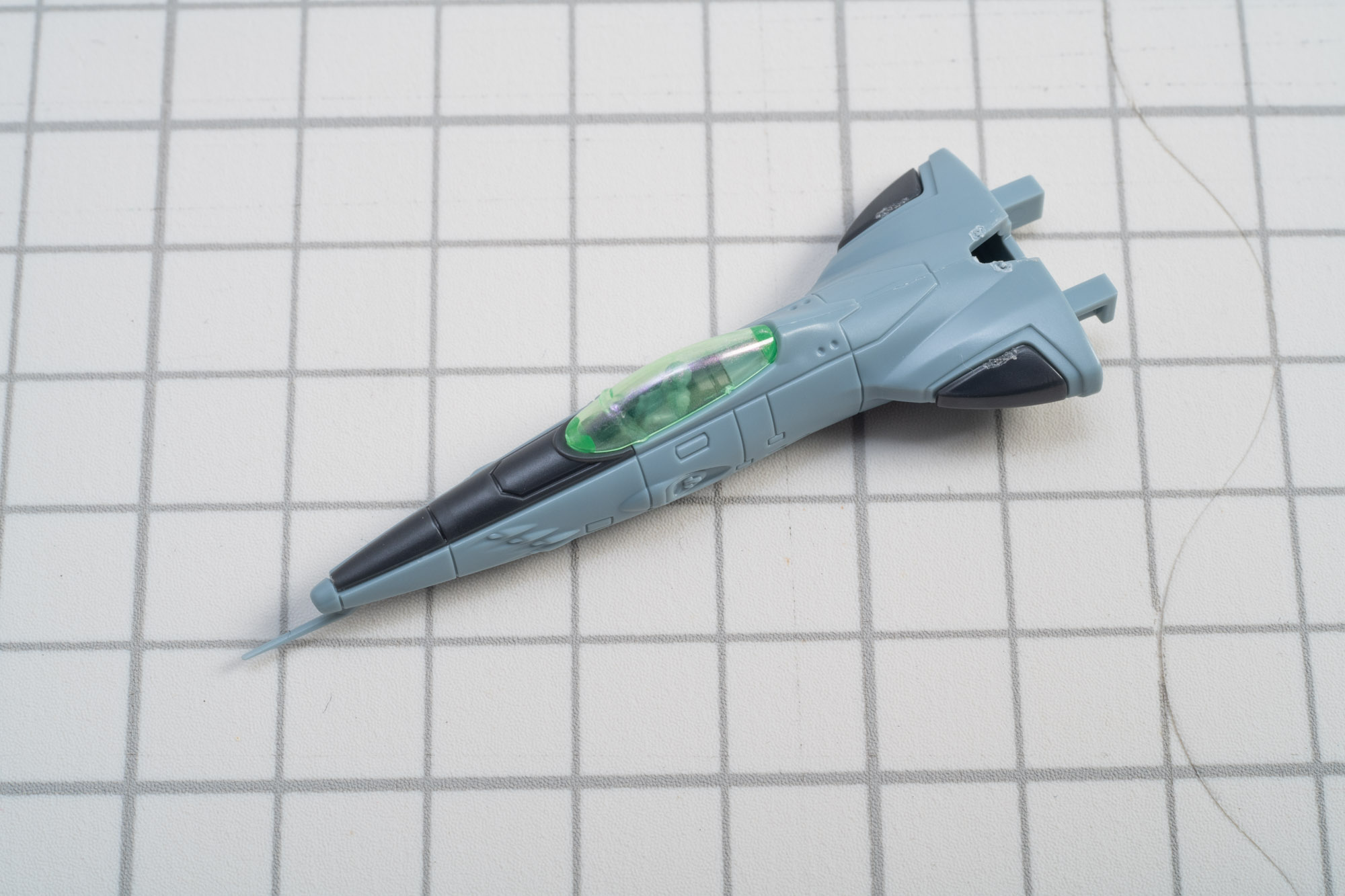 繋ぎ目も自然で完成度が高い。先端から伸びる箇所からの絶妙な湾曲具合がスピード感を演出している。