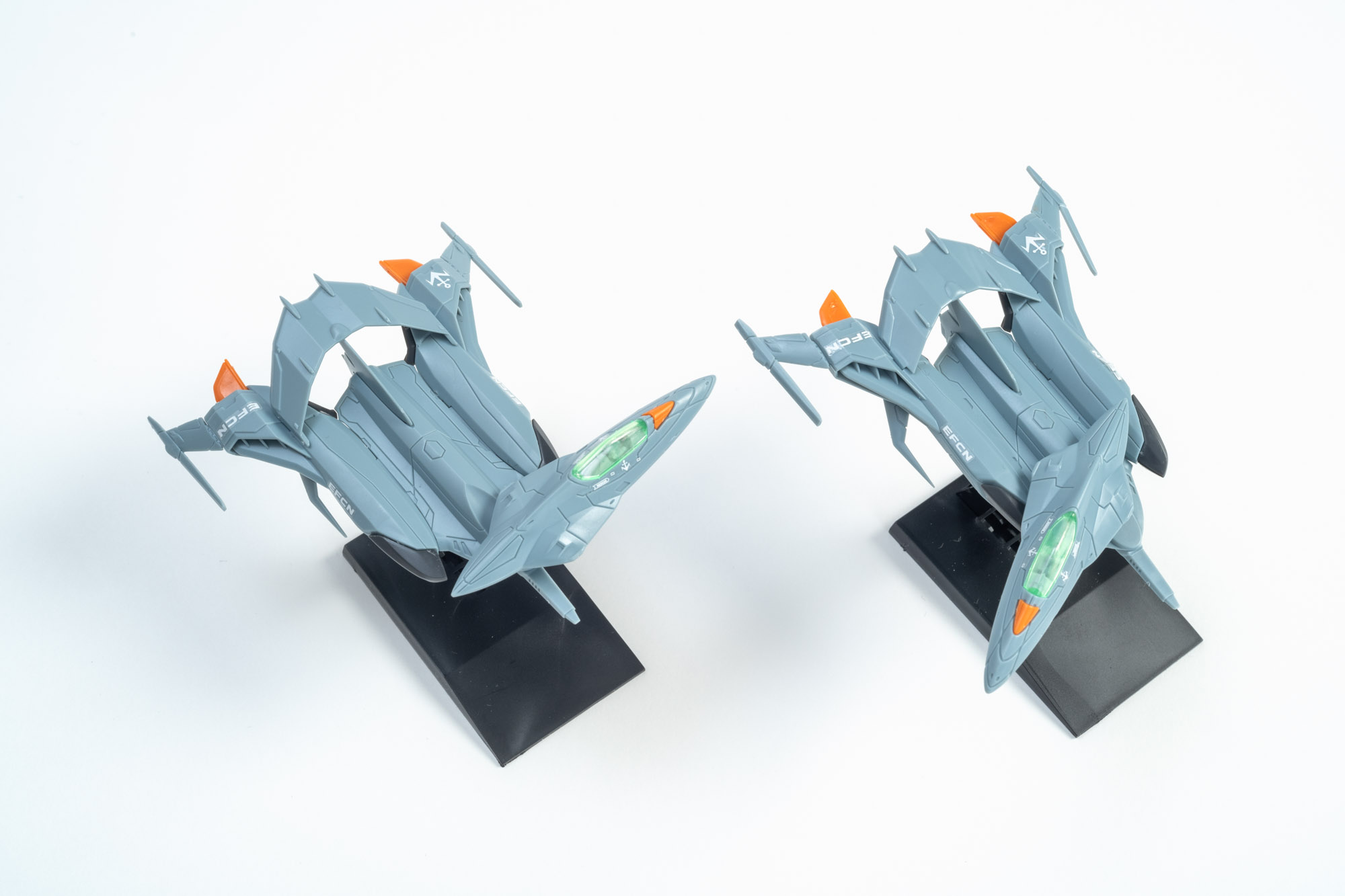 機首部分を稼働させることができるのがコスモパイソンの特徴で、作中ではものすごい旋回を披露している！