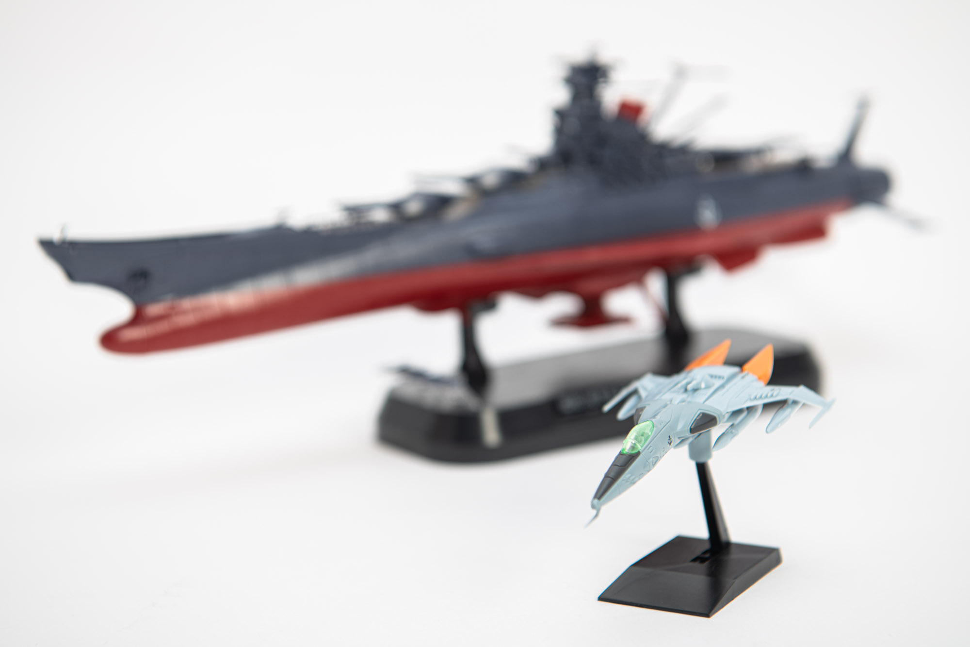 「コスモタイガーII」と「1/1000 宇宙戦艦ヤマト3199(第3次改装型：参戦章叙勲式典記念塗装）」