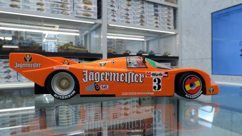 インパクトある「イェーガーマイスター」の文字と牡鹿の紋章