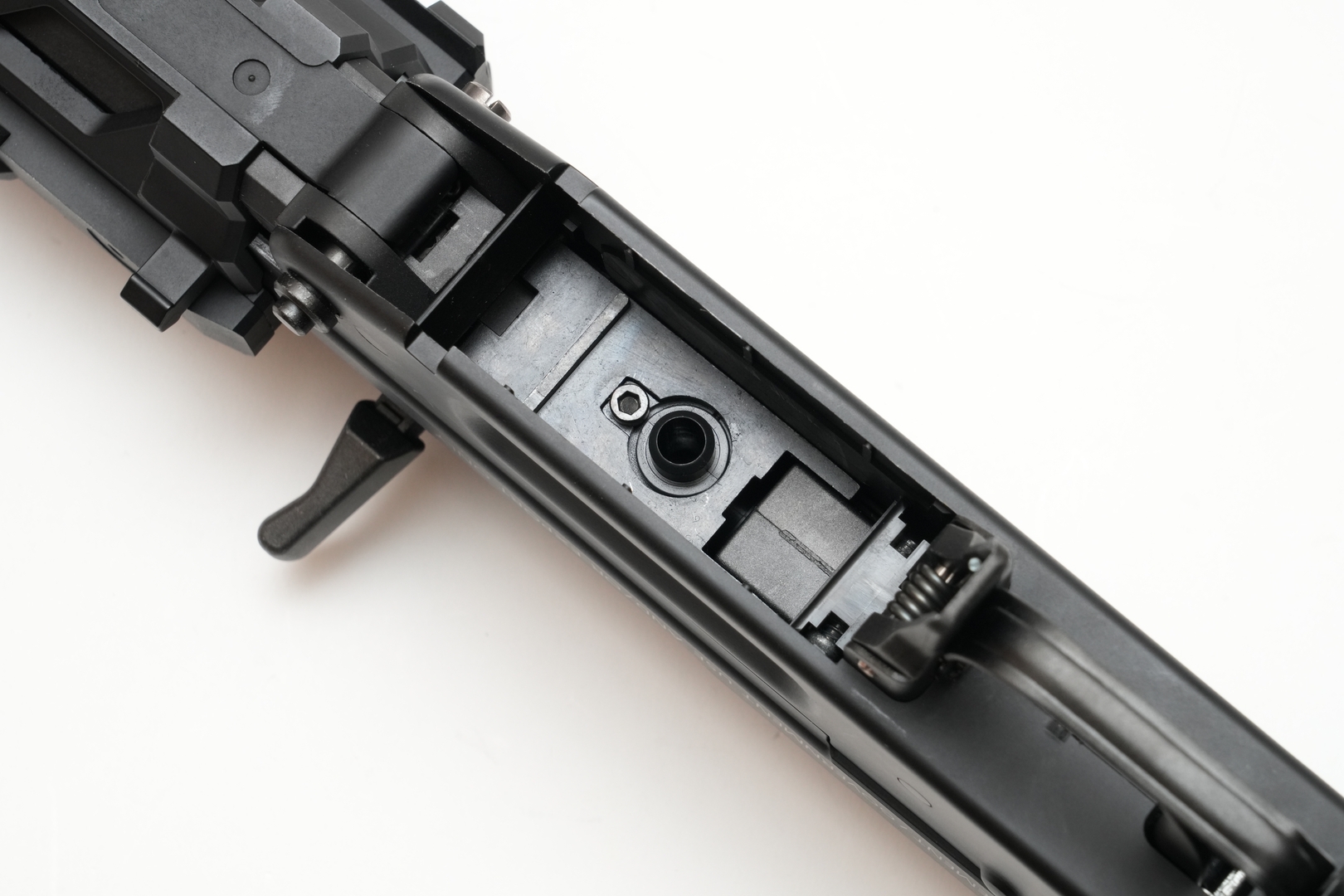 マガジン挿入口