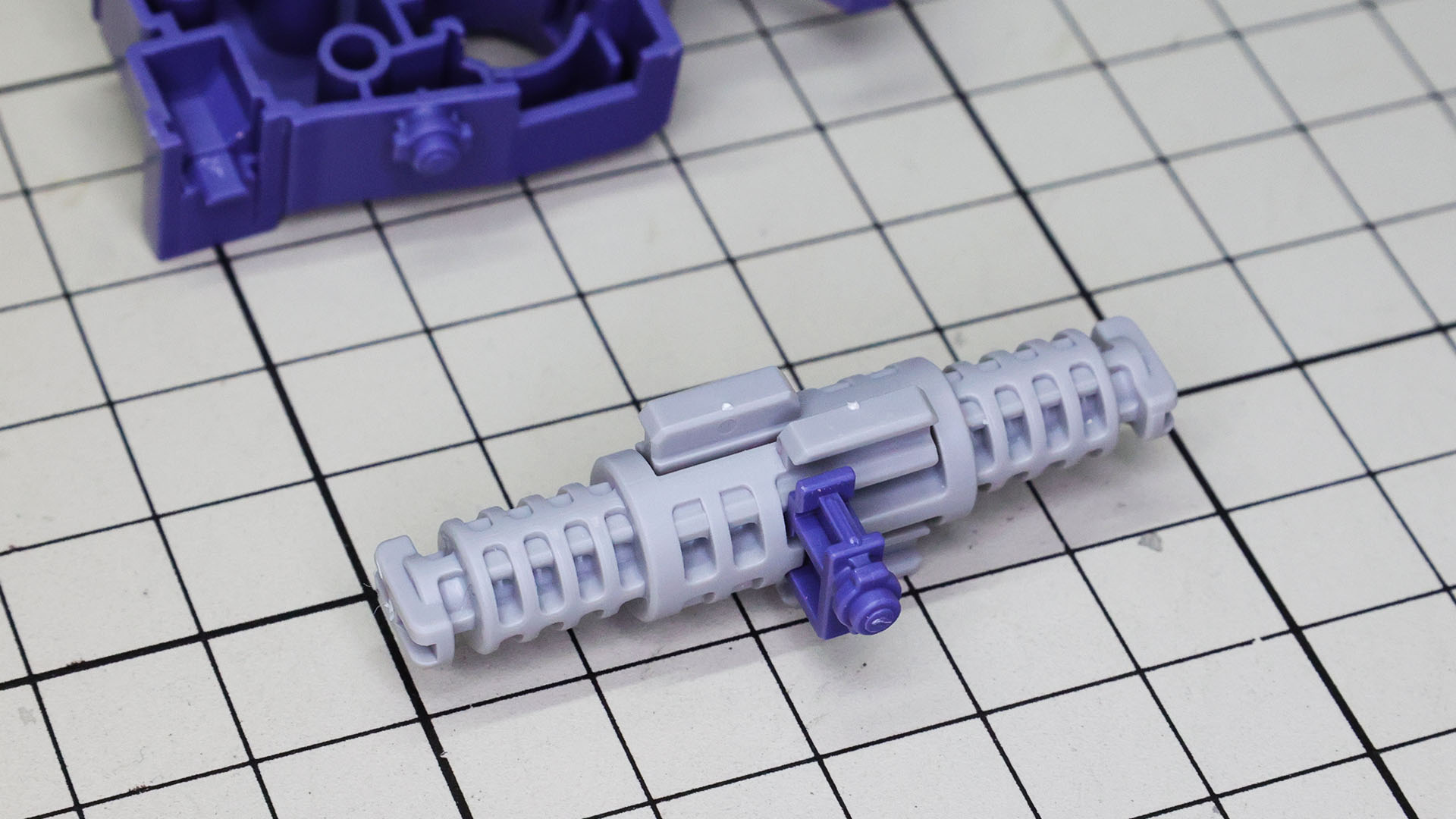 ロック機構を持つパーツを組み込みます