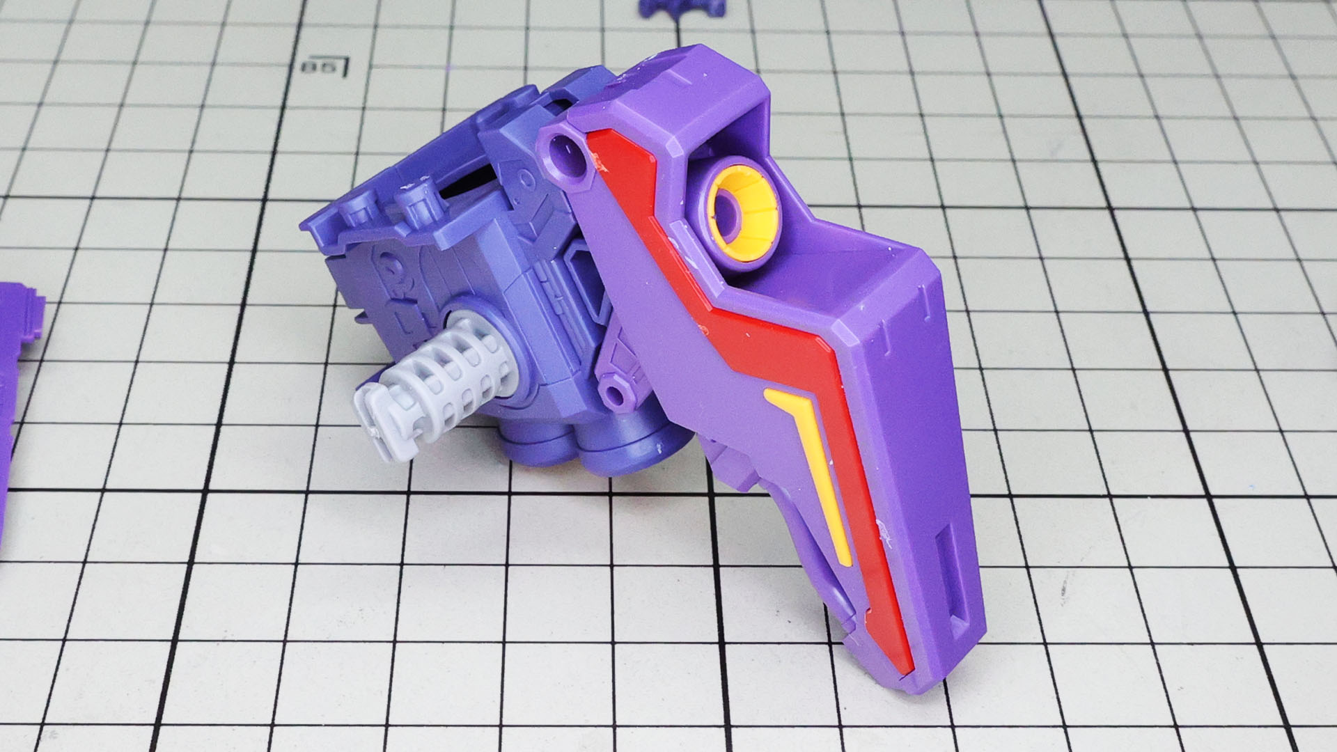 この部分は変形時に可動します