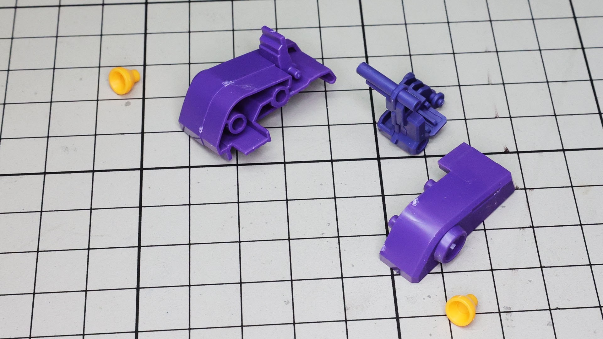 その関節を左右から挟み込みますが……