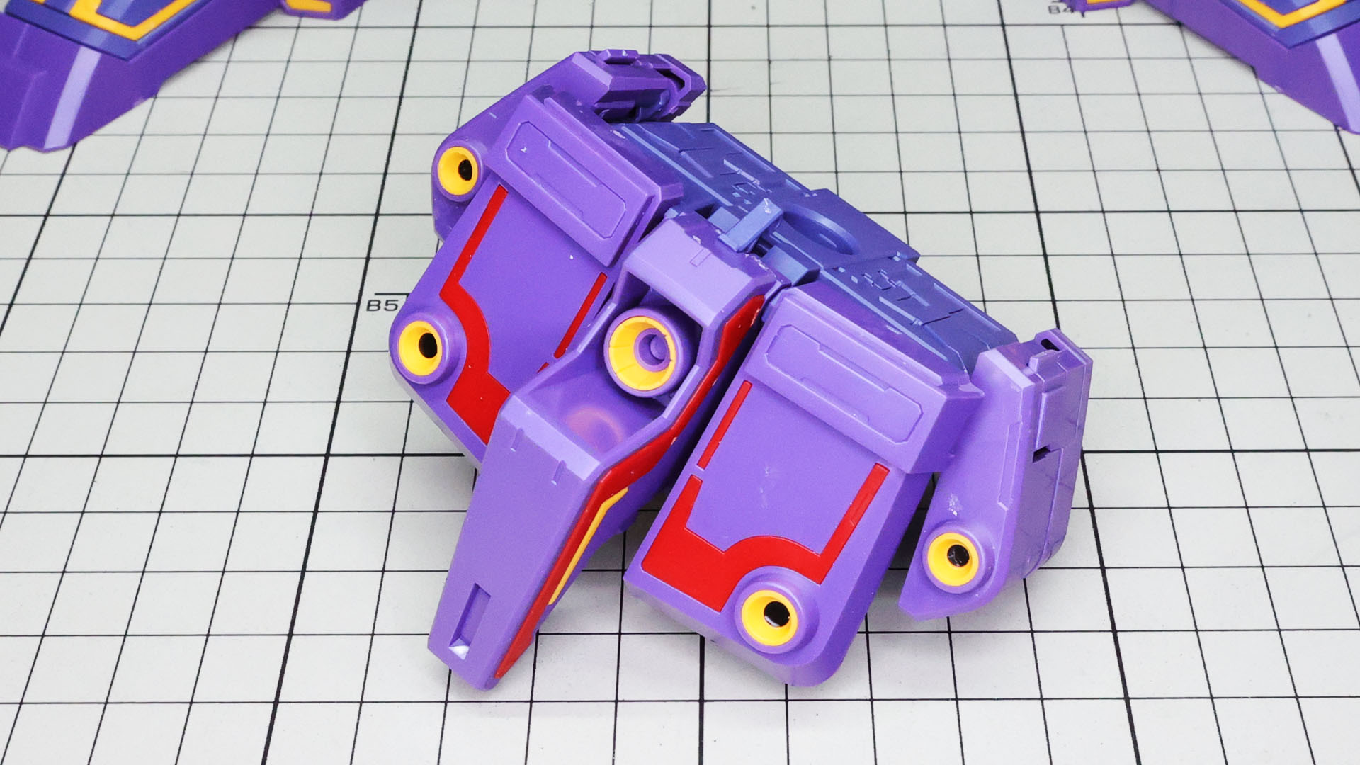 それを腰部本体にドッキング、フンドシ部上部にロックピンを付けて完成となります