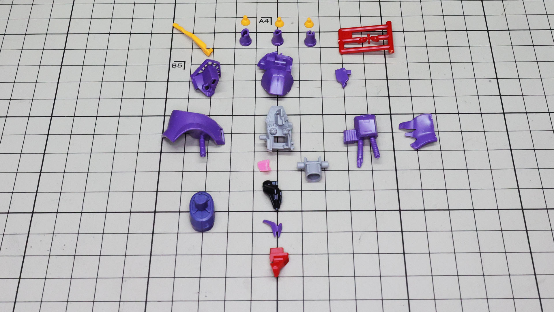 基本的な構成は正常な頭部とほぼ同じです。アンテナは1本になっています