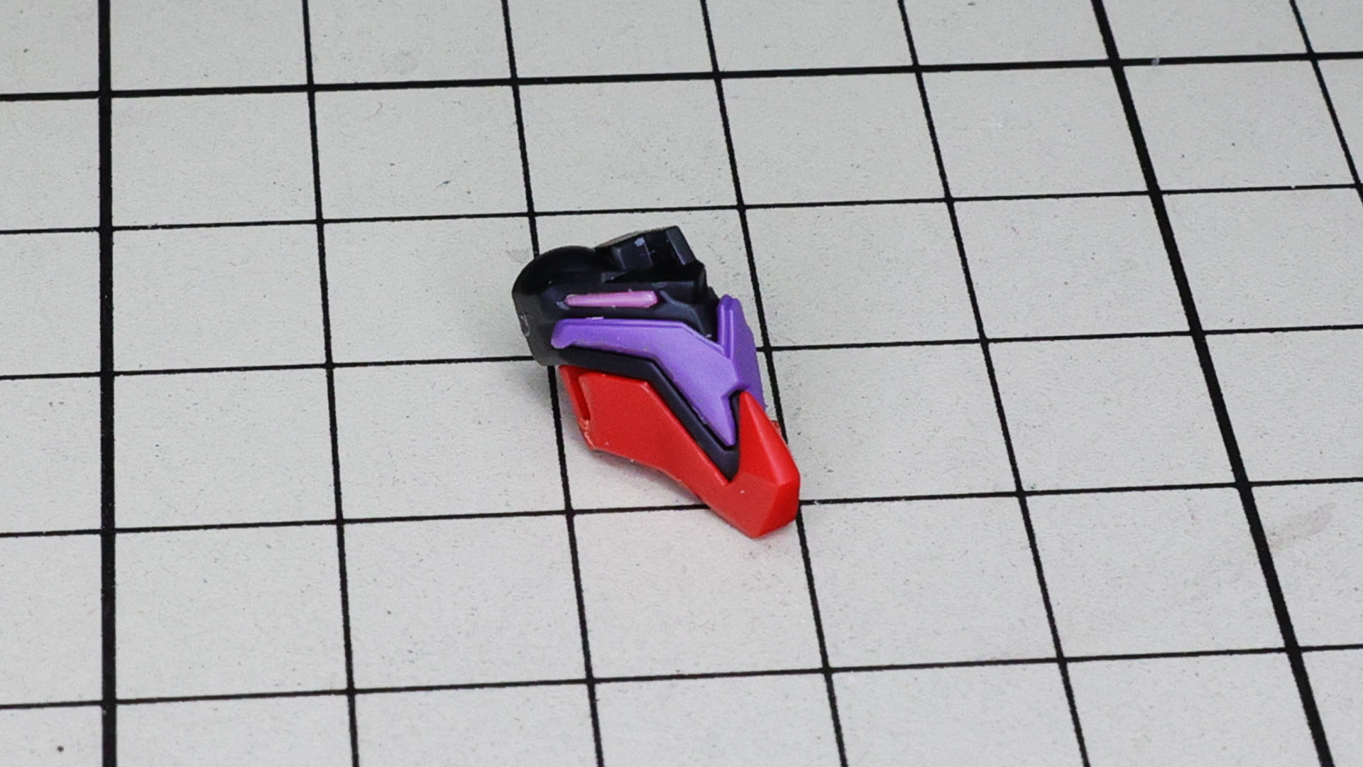 メカフレームにマスクや後頭部などを組んでいきます