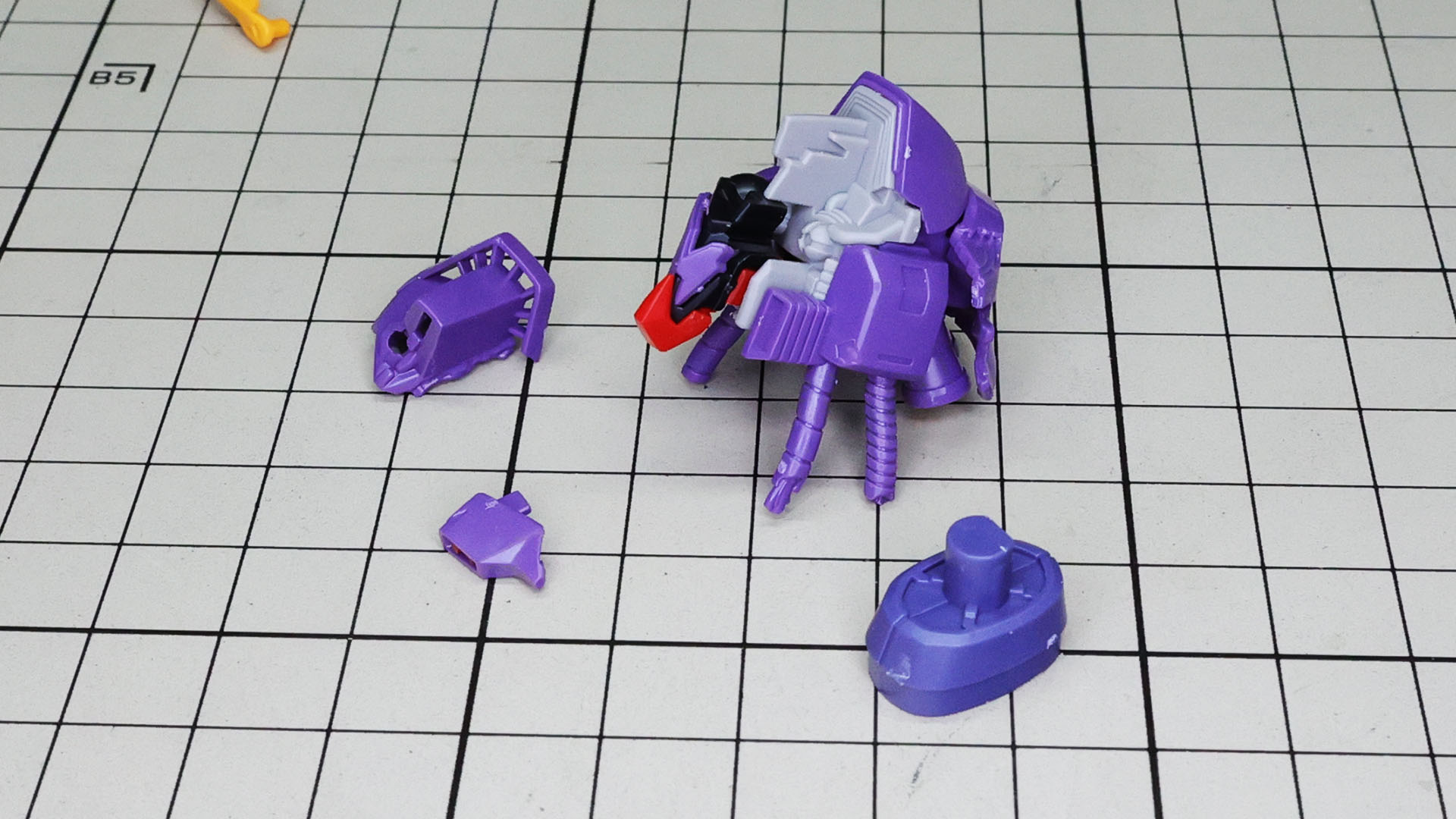 ゆがんだアンテナ他を組み込んでいきます