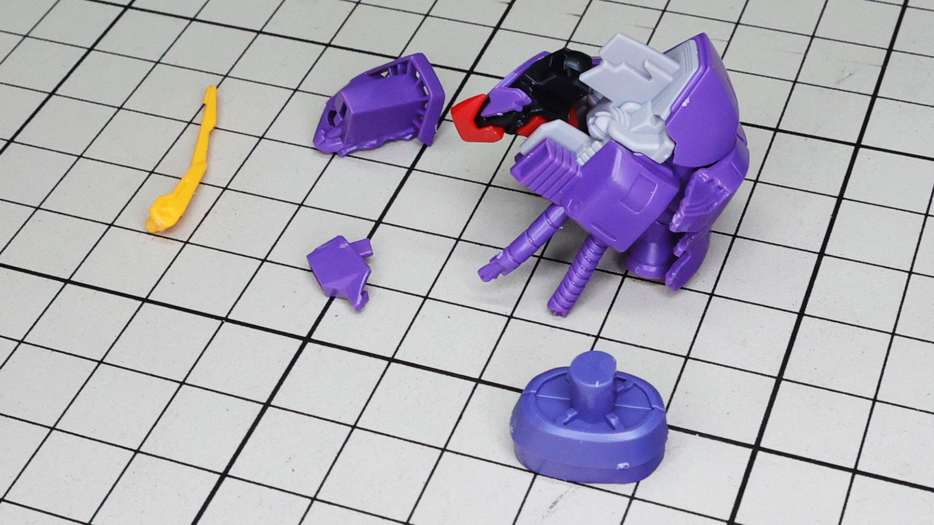 ゆがんだアンテナ他を組み込んでいきます