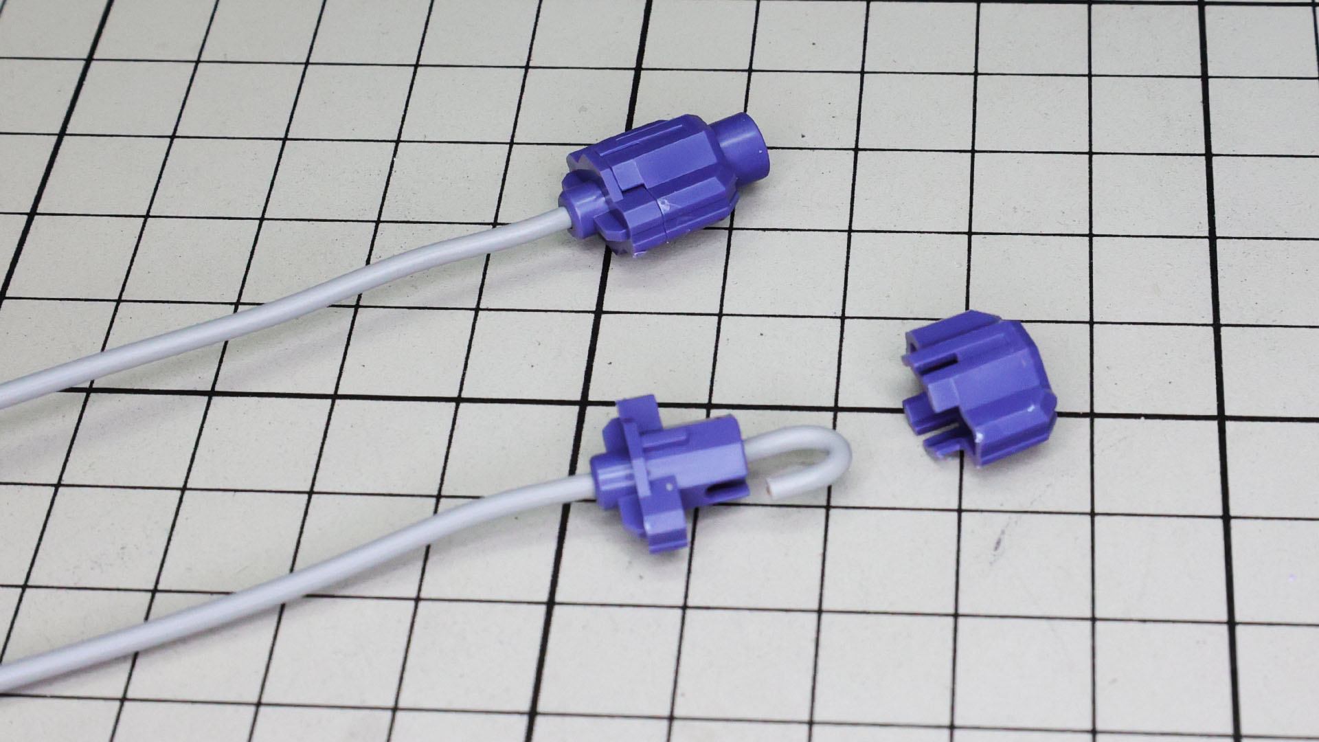 リード線の先端をカギ爪状にして抜けにくくします