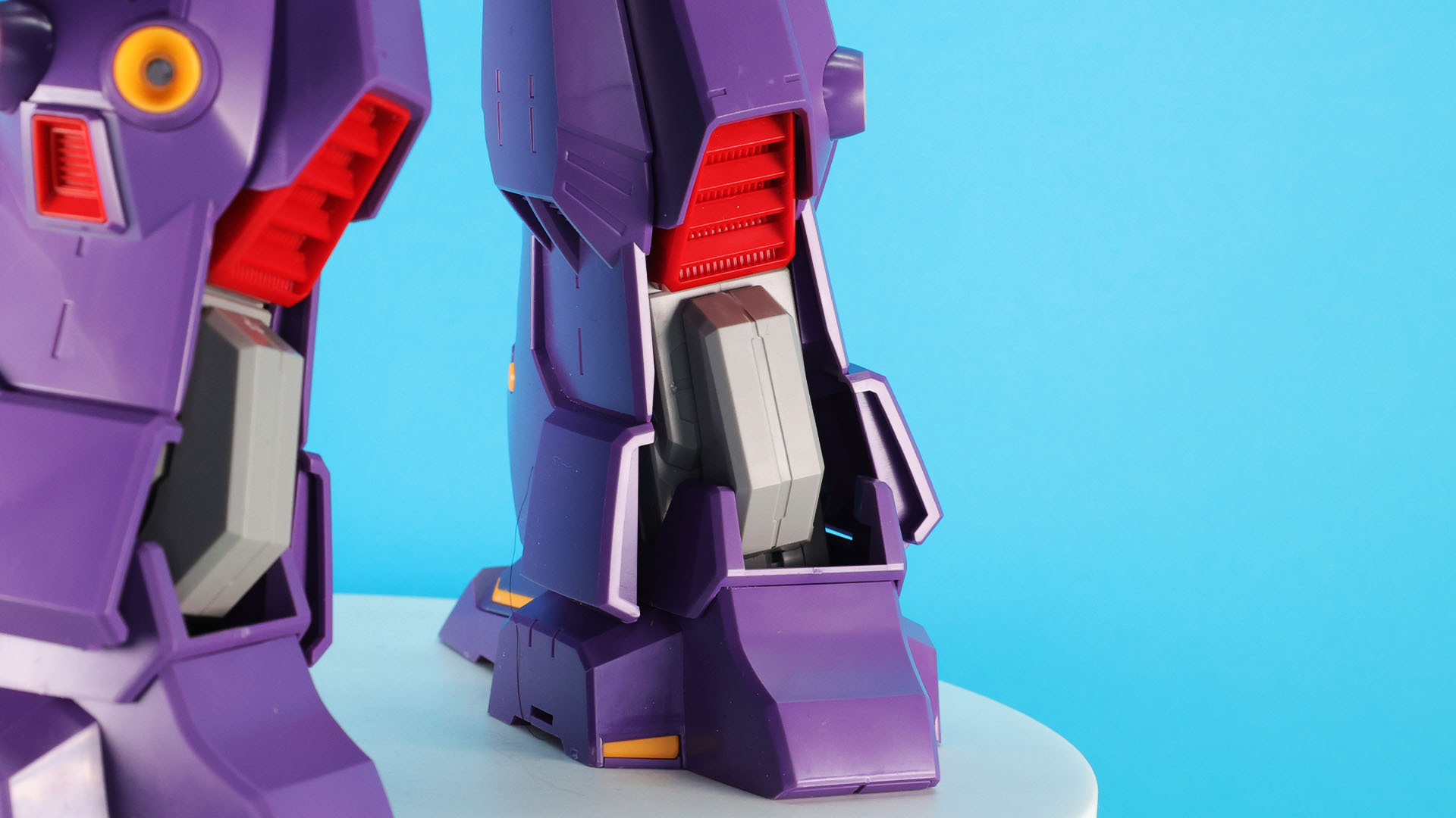 ソールも可動し、接地性能を高める