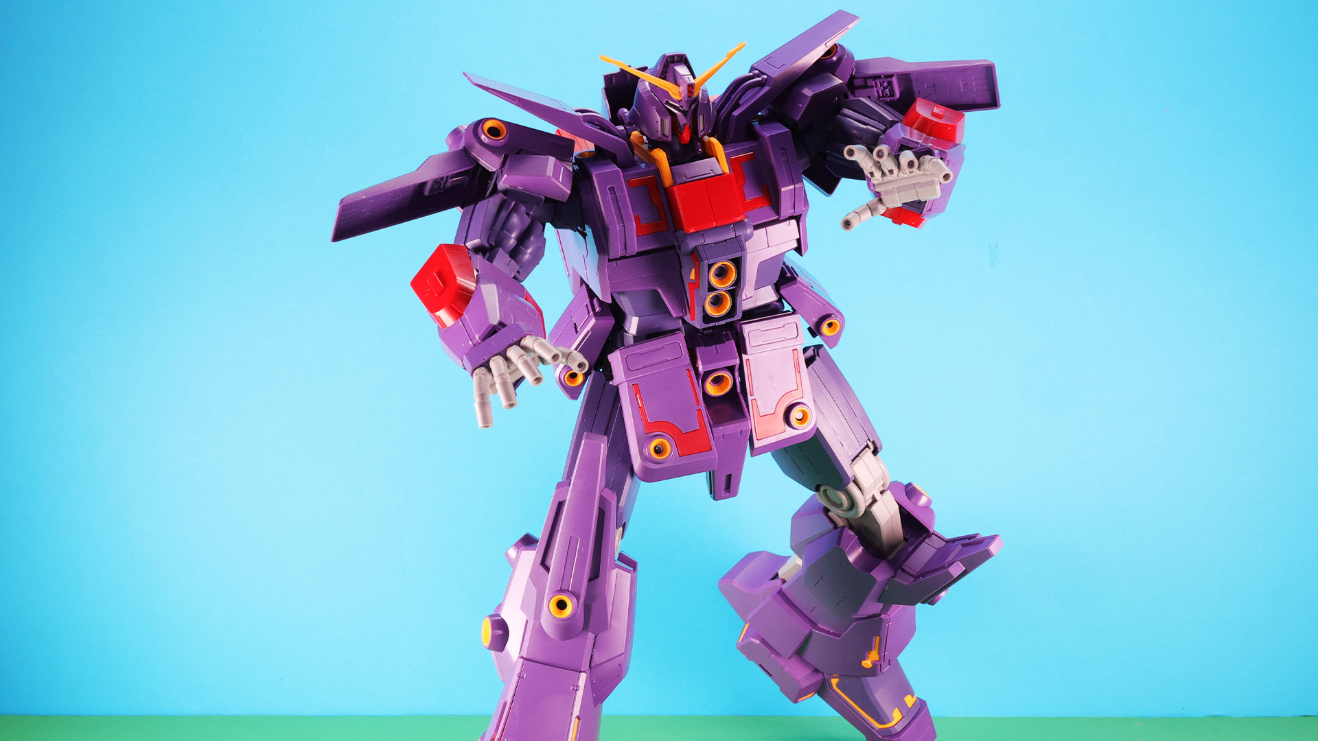 脚部を大きく可動させても自立できます