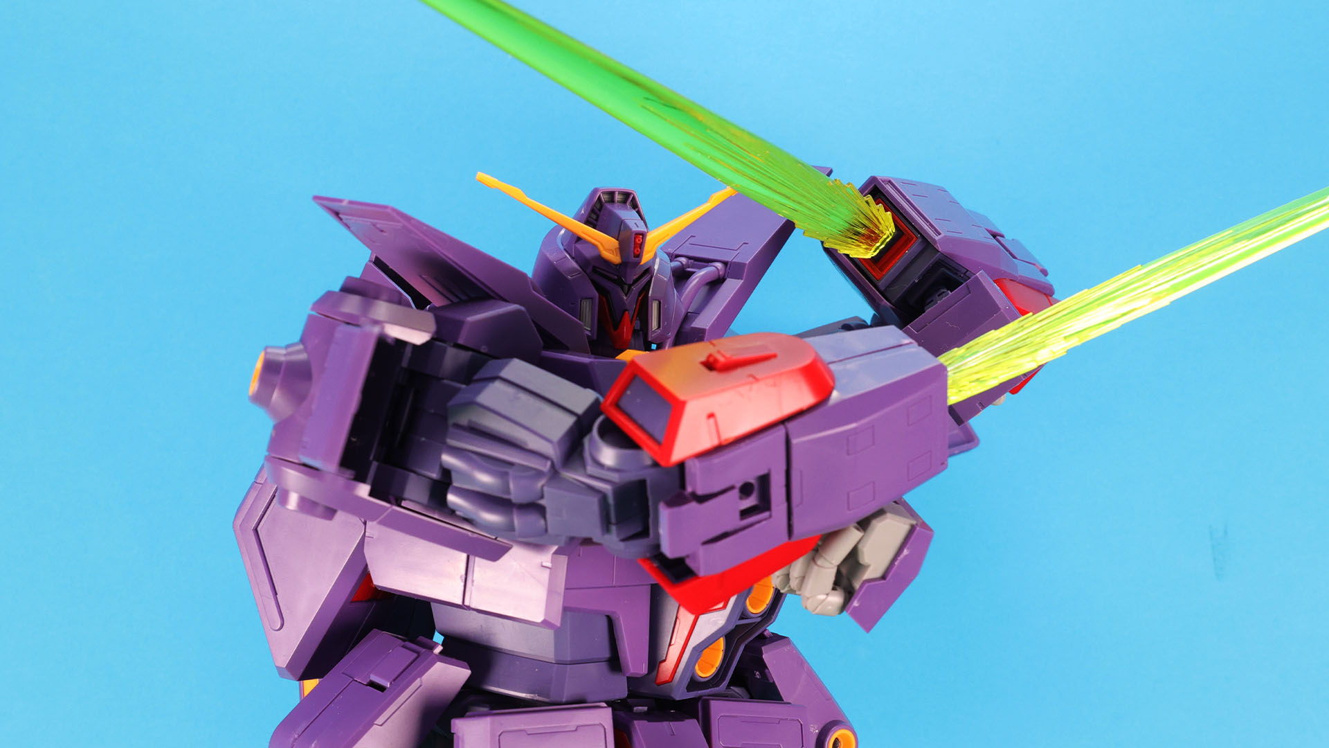 実際に振り回されたら周囲の敵機はひとたまりもなさそう……