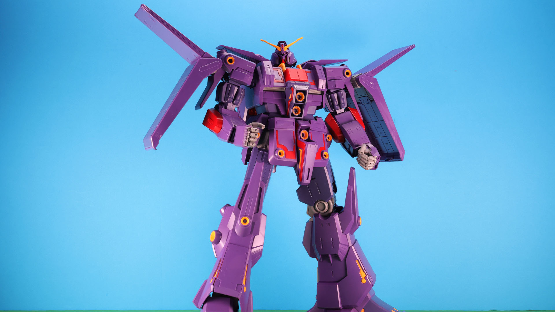 キットオリジナルギミックでシールドは分割して両肩に装着が可能