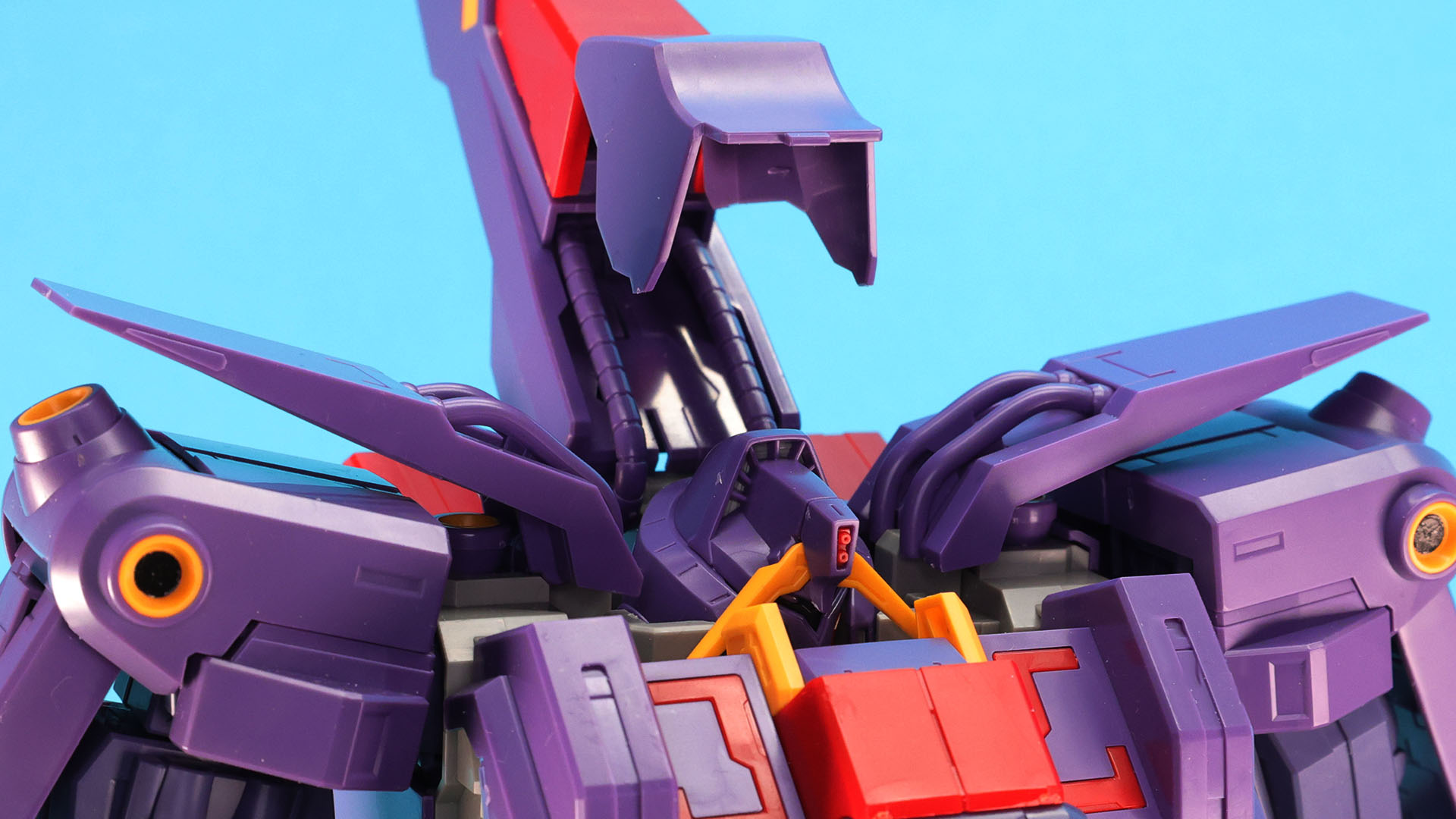 ボディに押し込み、頭部カバーを起こします