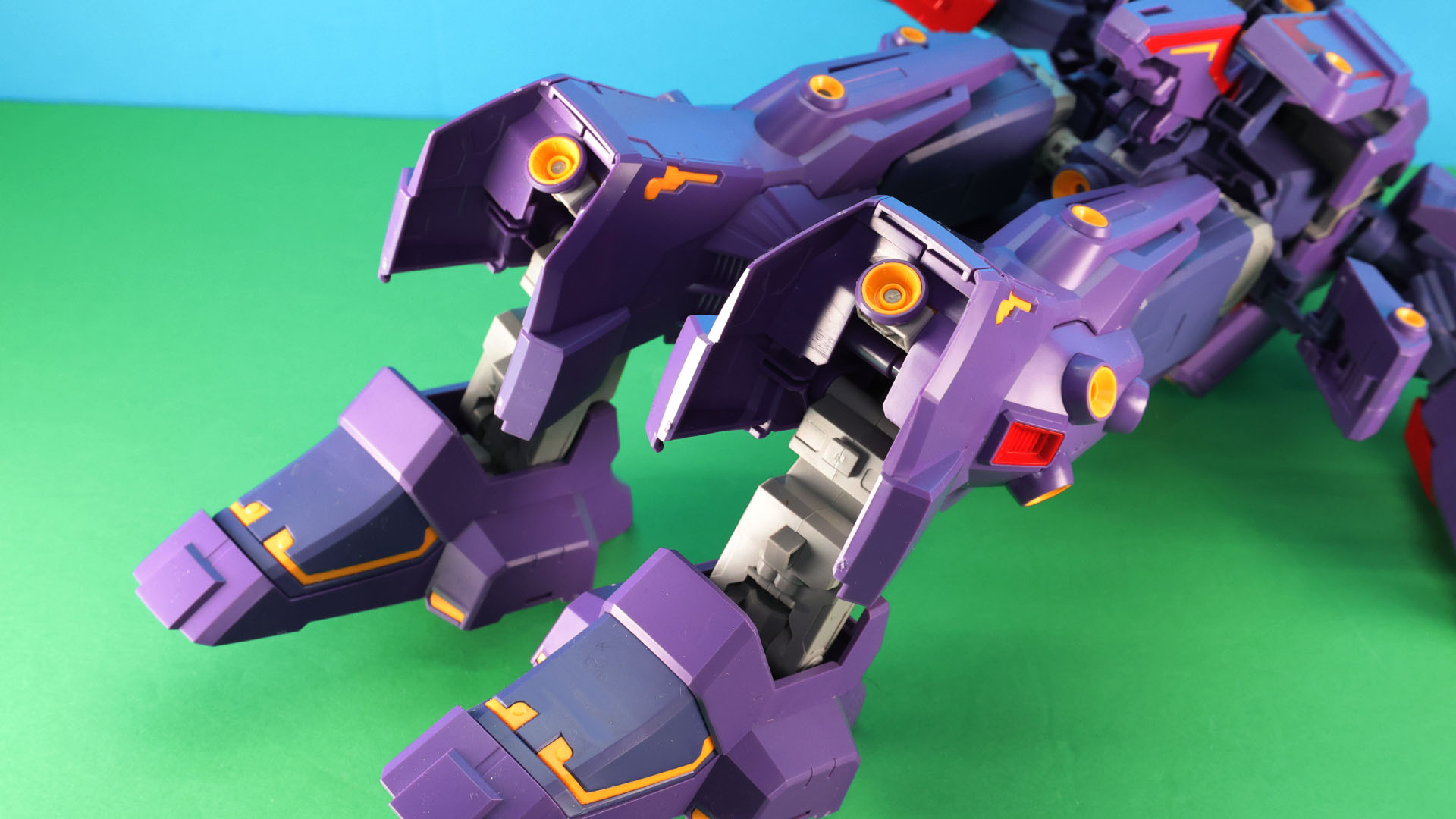 装甲内のノズルを回転させ展開します