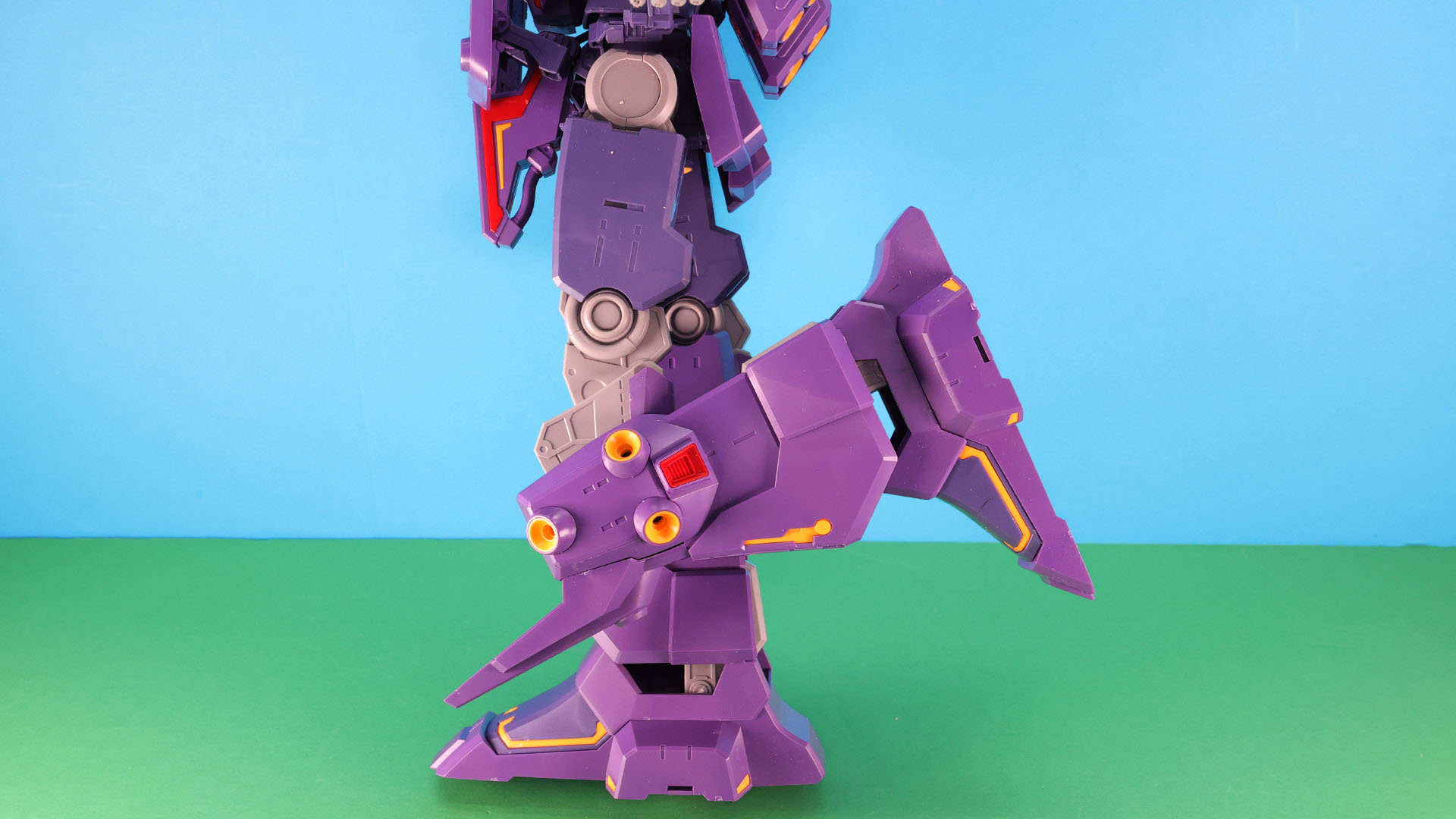 いったん膝下を後方へ向け……