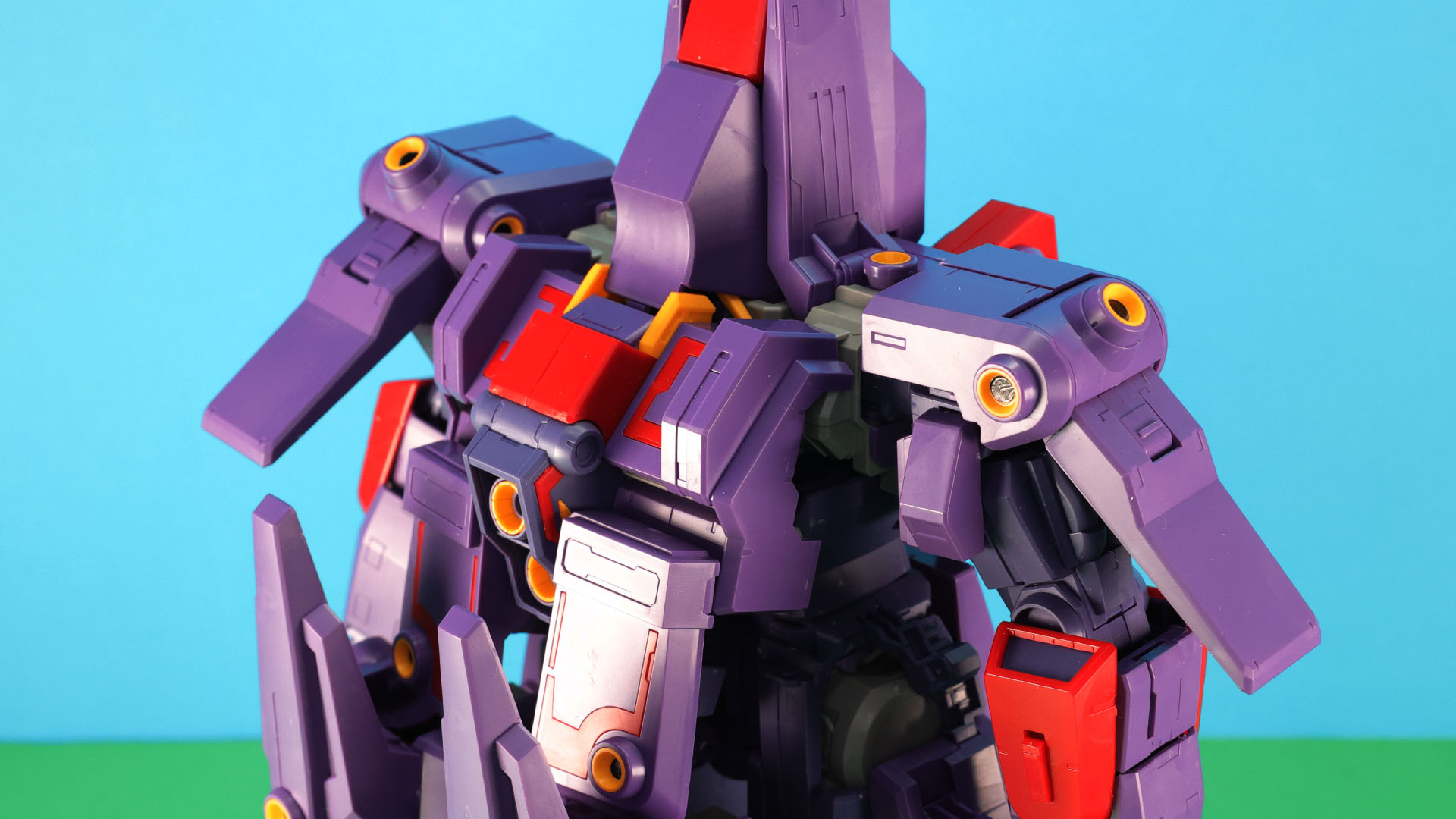 各パーツをよけながら90度回転させて前を向けます