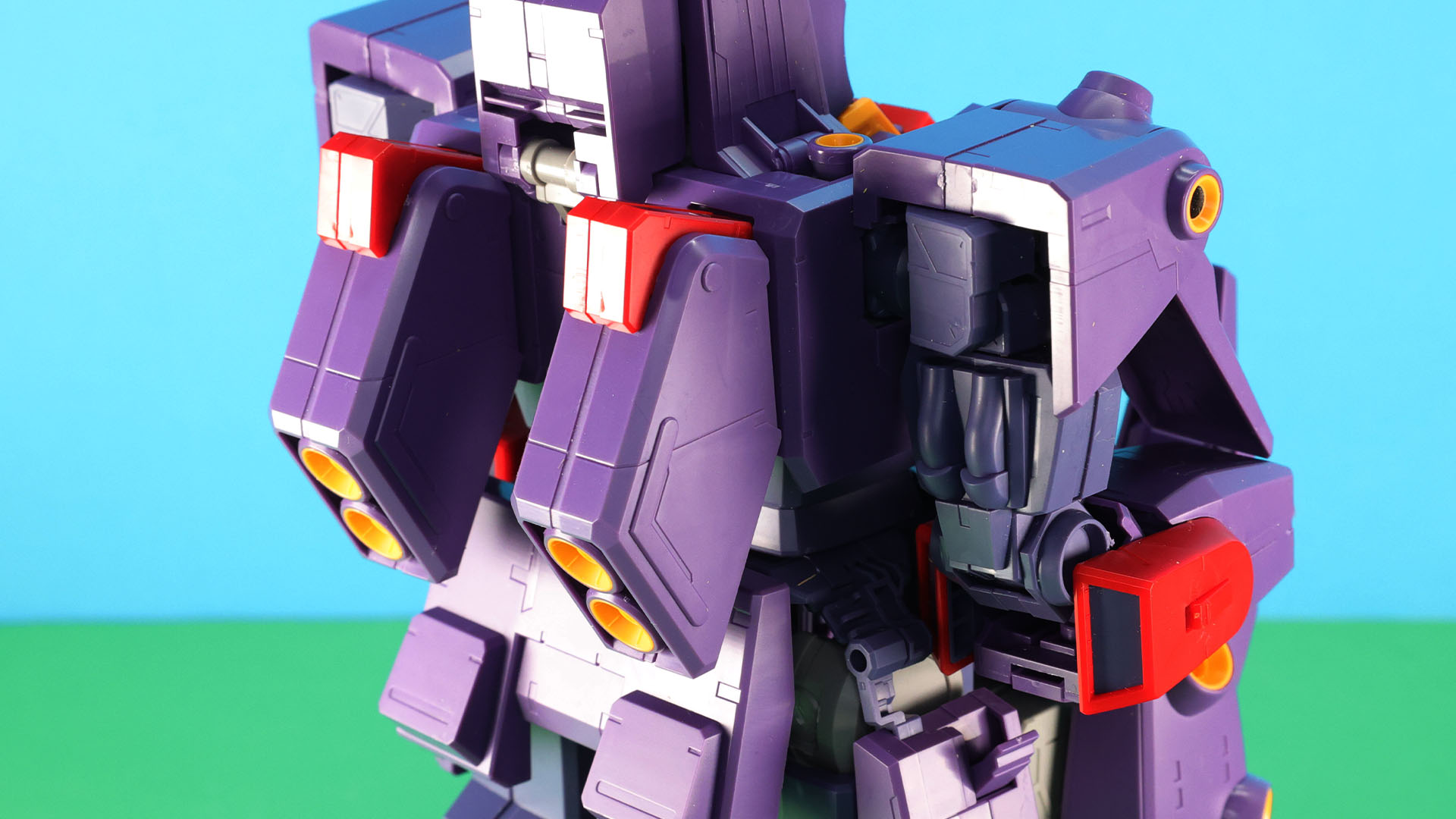 バックパックをスライドさせ……