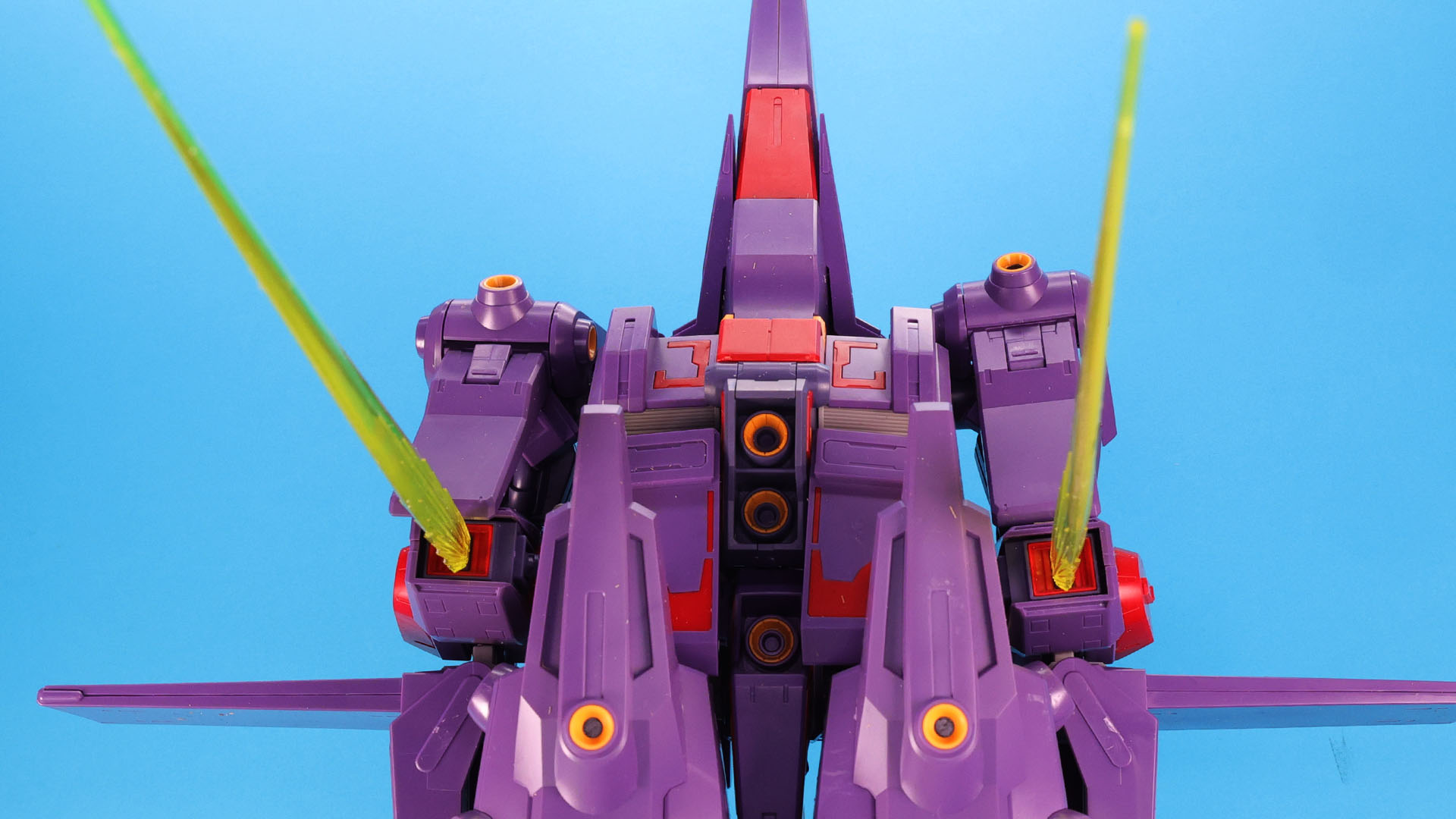 損壊した頭部単体でもさすがの存在感！