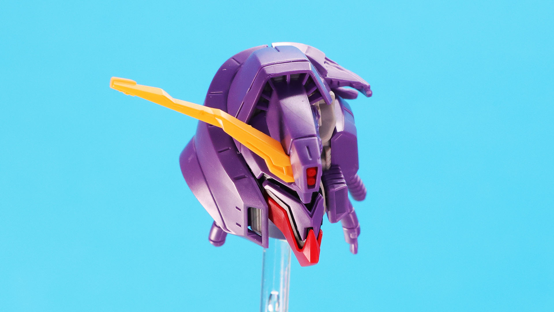 損壊した頭部単体でもさすがの存在感！