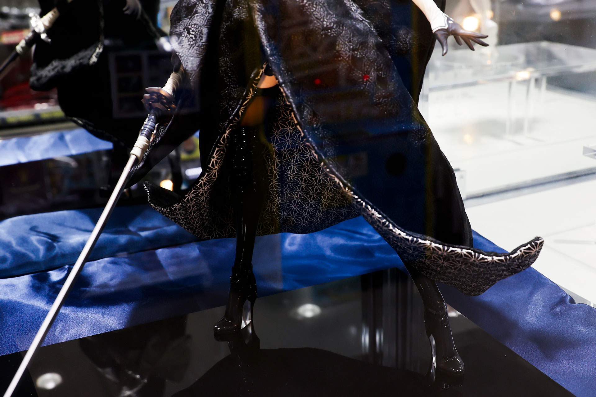 脚のあたりは大きく開いている