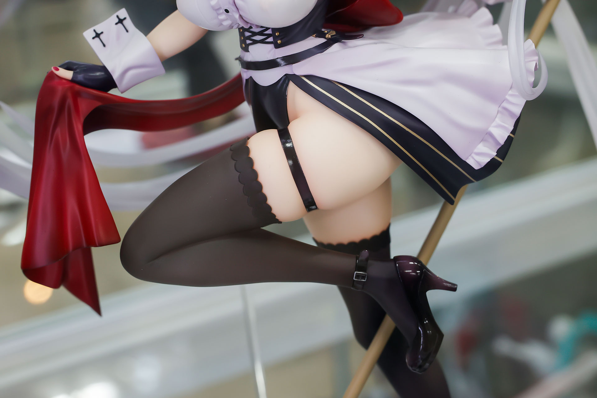 むっちりとした白い太ももがまぶしい！