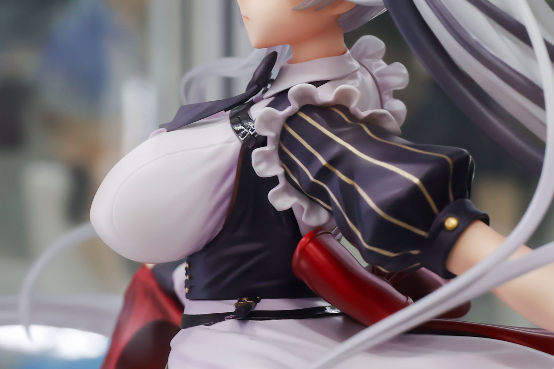 衣装自体もシワや素材感の違いがよく出ている