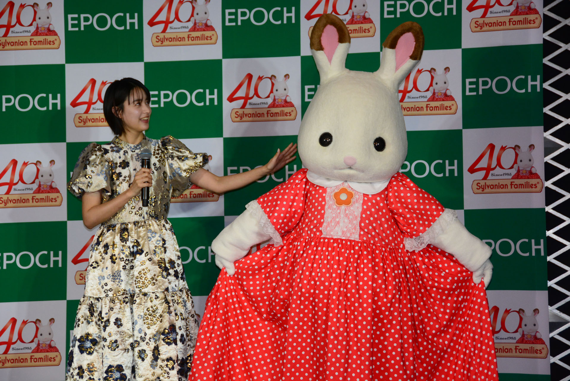 フレアちゃんと一緒に登場した山本美月さん