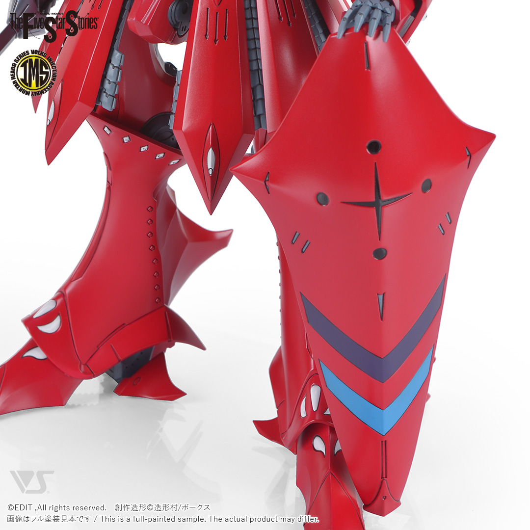 肩アーマーもF型では鉤爪のような外縁パーツまでが標準装備だが、アトキ戦のラルゴ騎では軽量化のために外されていた