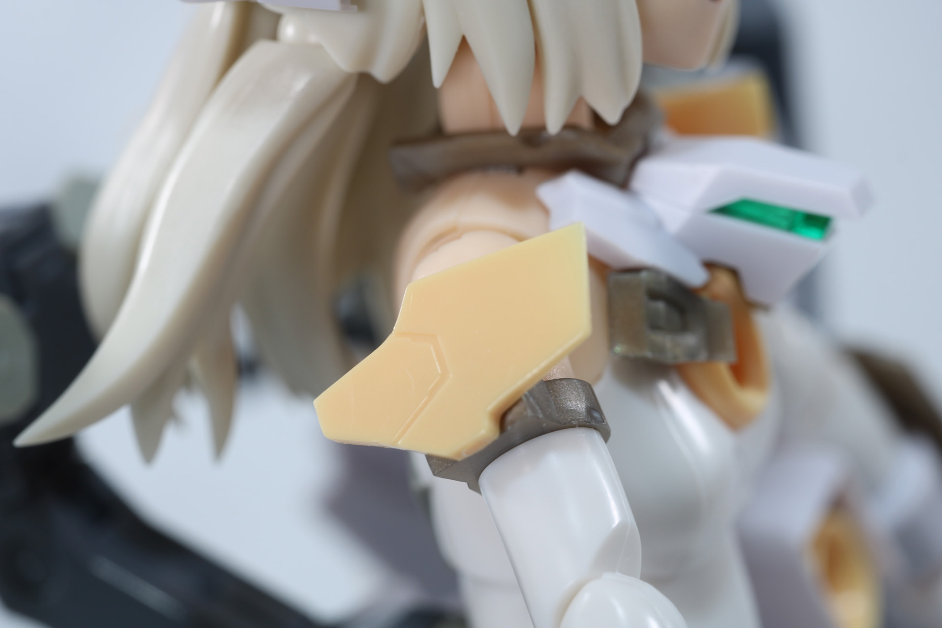 肩部の装甲パーツ