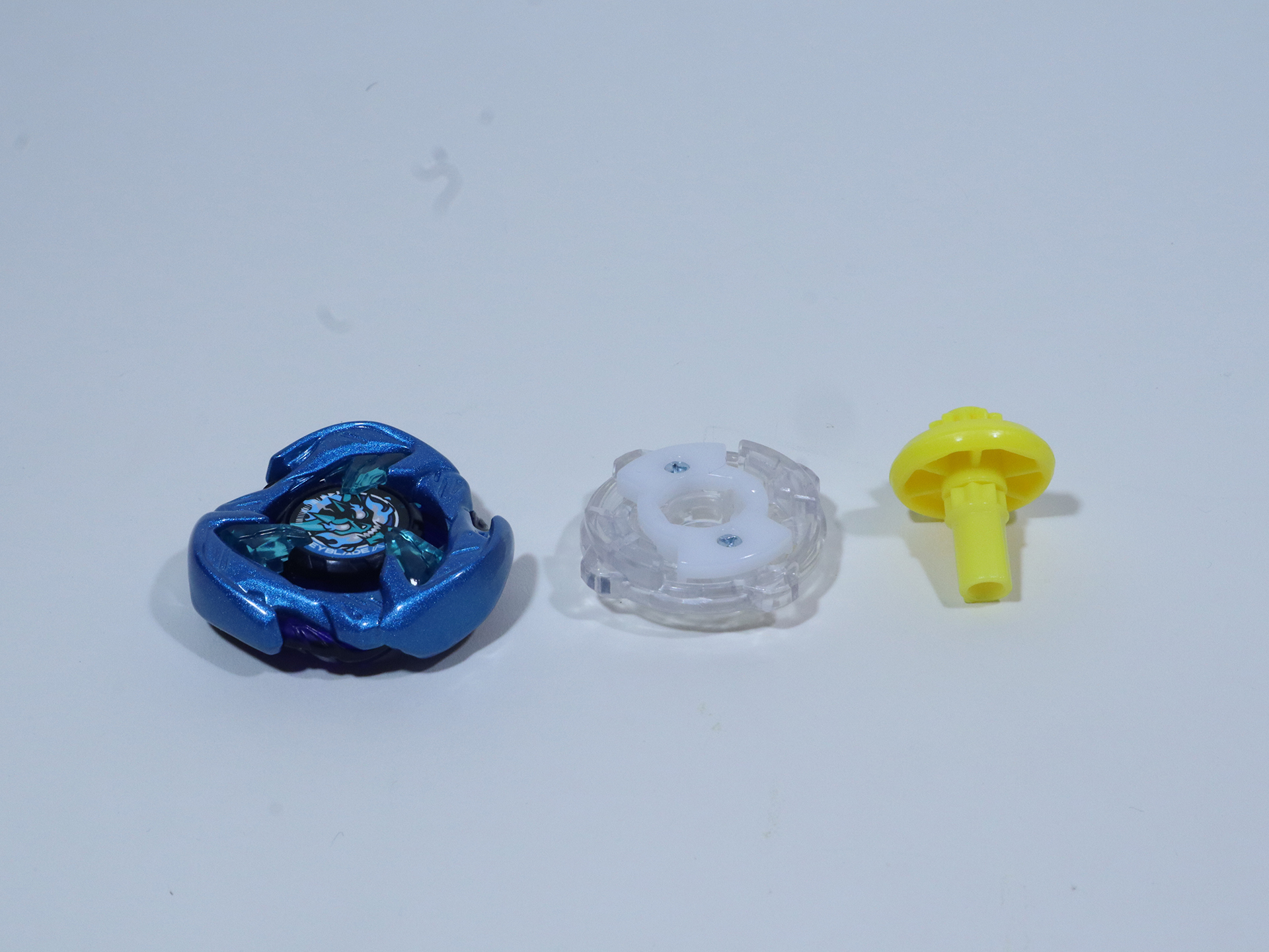 「BEYBLADE X」のベイは「ブレード」、「ラチェット」、「ビット」の3パーツで構成される