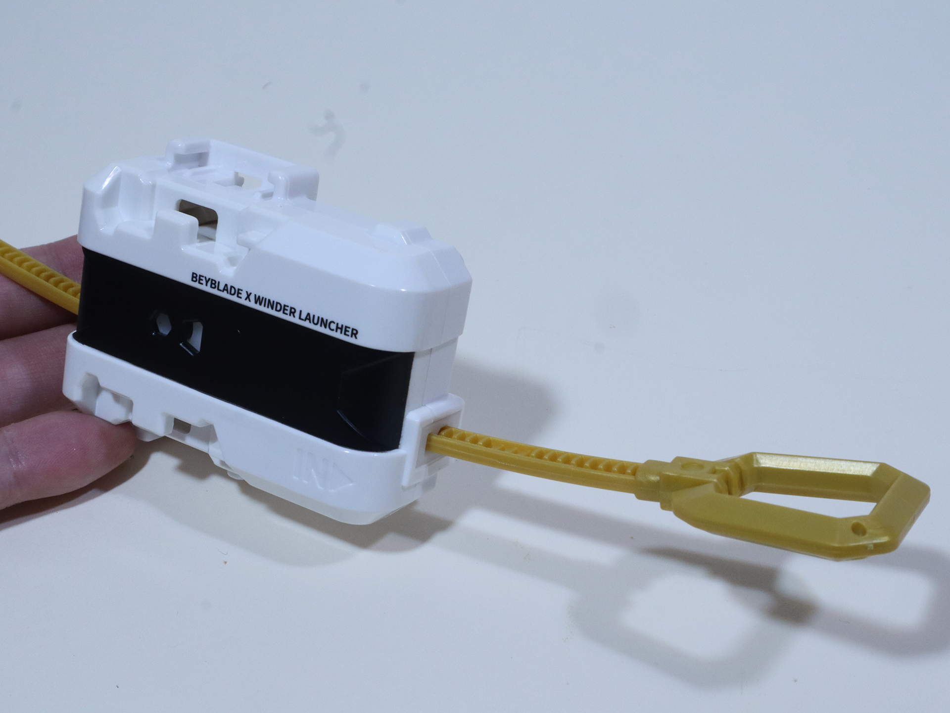 ワインダーを引き抜く事でベイを回す「ワインダーランチャー」