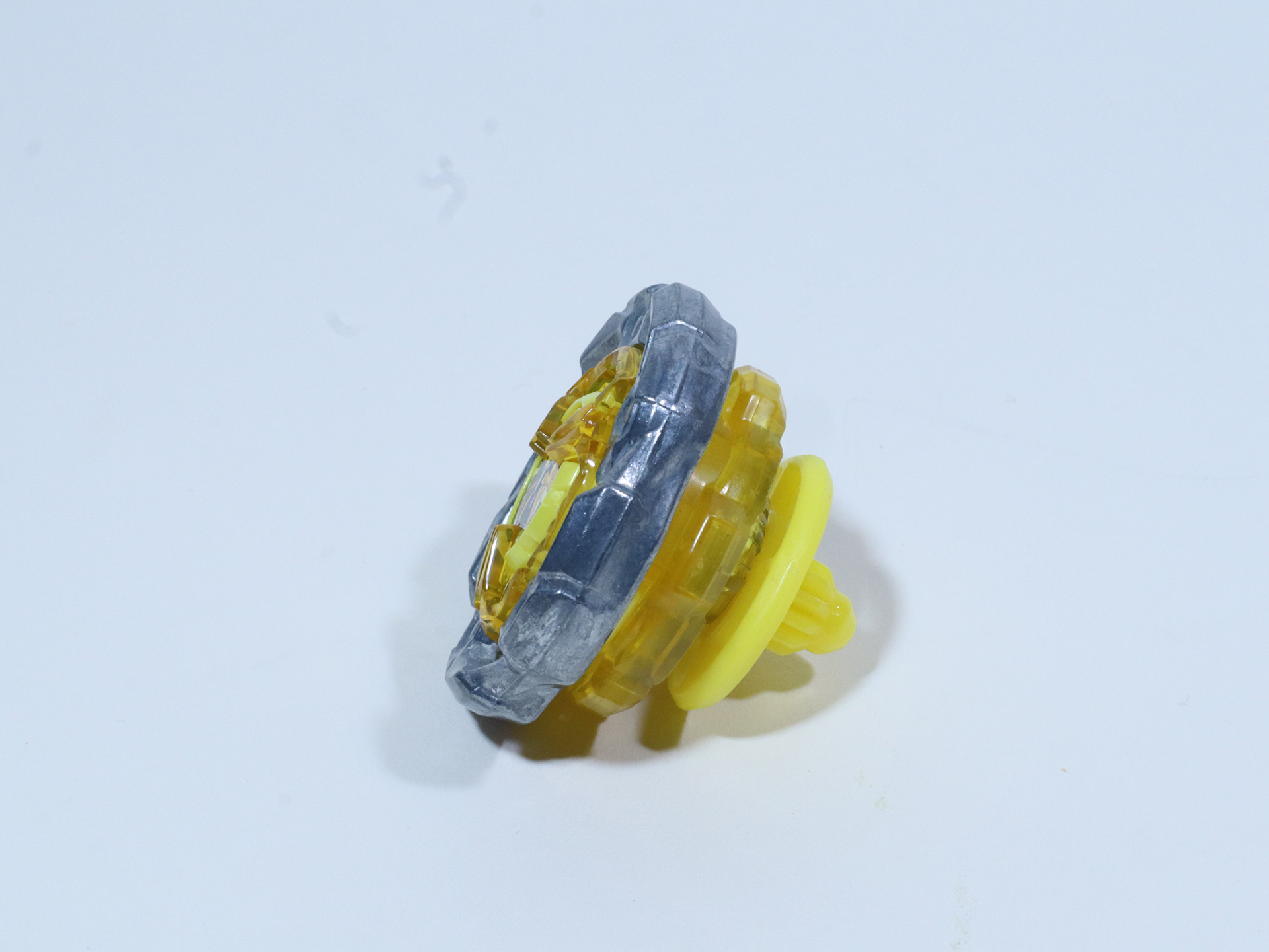 デフォルトのパーツはブレードが「ウィザードロッド」、ラチェットが「5-70」、ビットは「DB(ディスクボール)」の構成となる