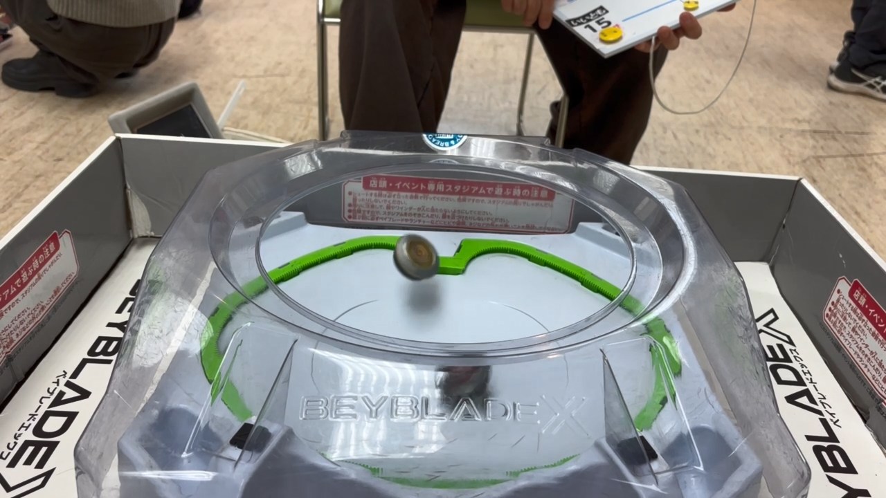 G3大会の動画より。スタジアムでベイ同士の熱いバトルが展開する