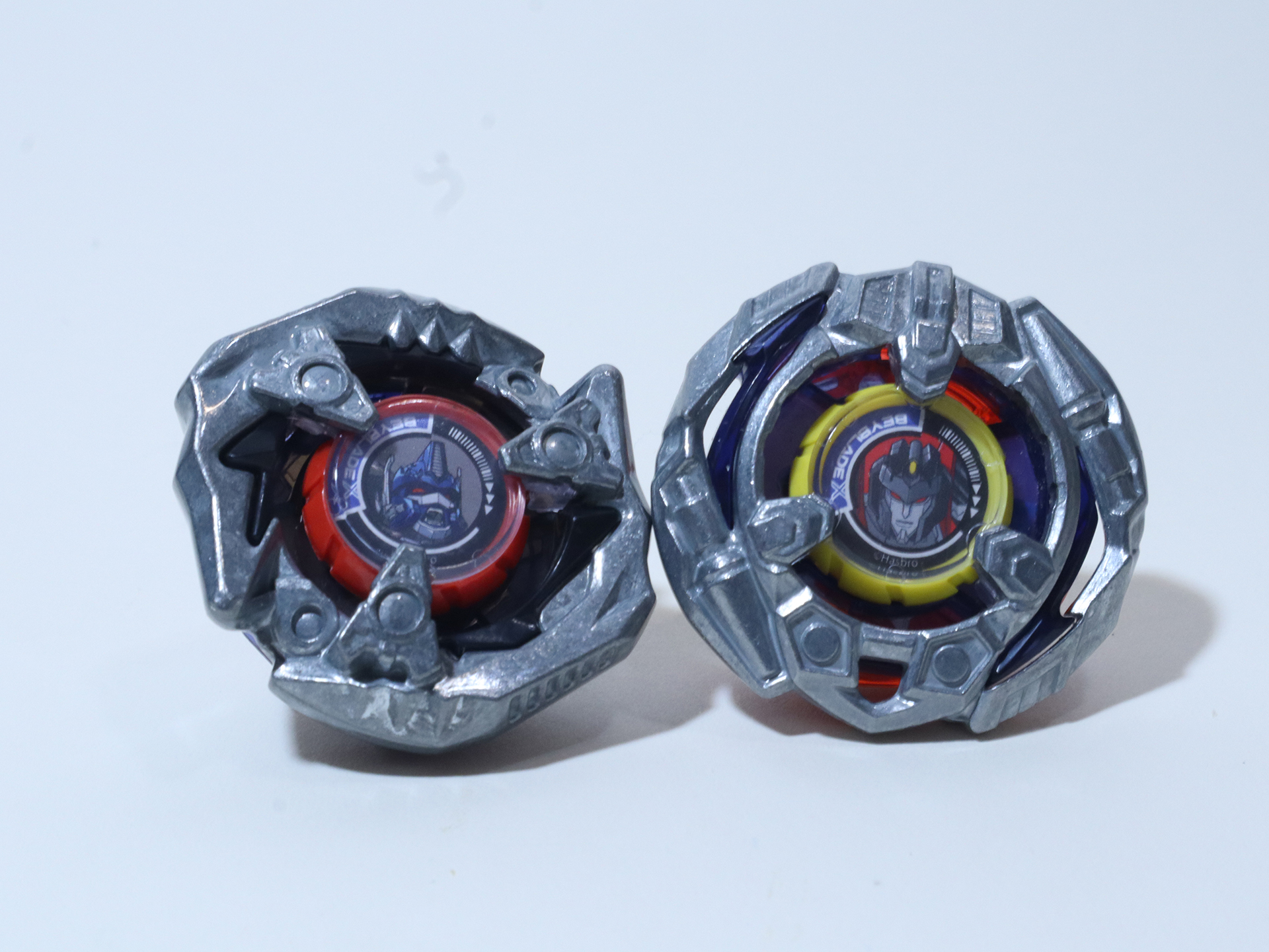 ベイのメタル部分などの意匠も凝っていてカッコいいので、国内モデルの在庫を見かけたら他のシリーズも購入したい