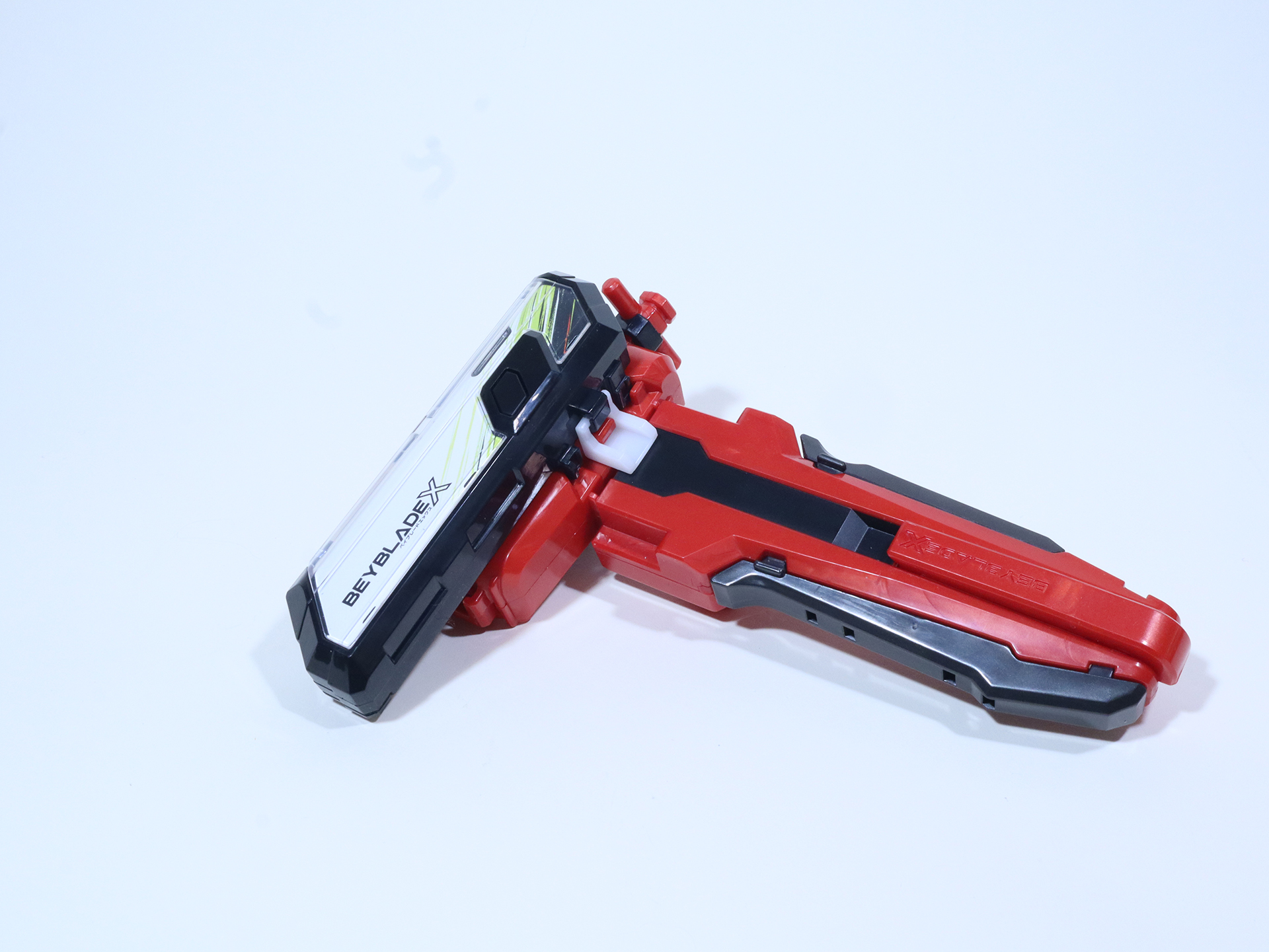 「ストリングランチャー」に「カスタムグリップ」と「ペイバトルパス」を全て装備した状態