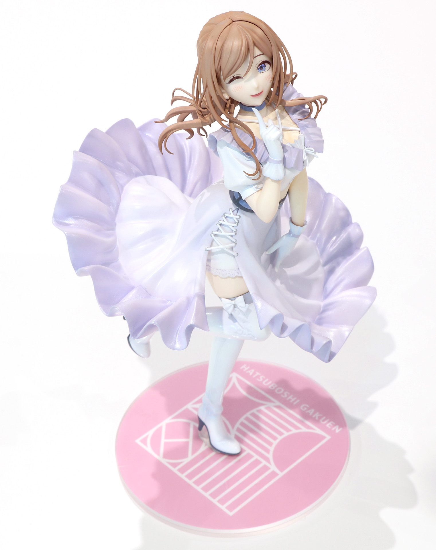 大きく広がる衣装のロングスカートはボリューム満点の造形<br />※画像は試作品を使用しています