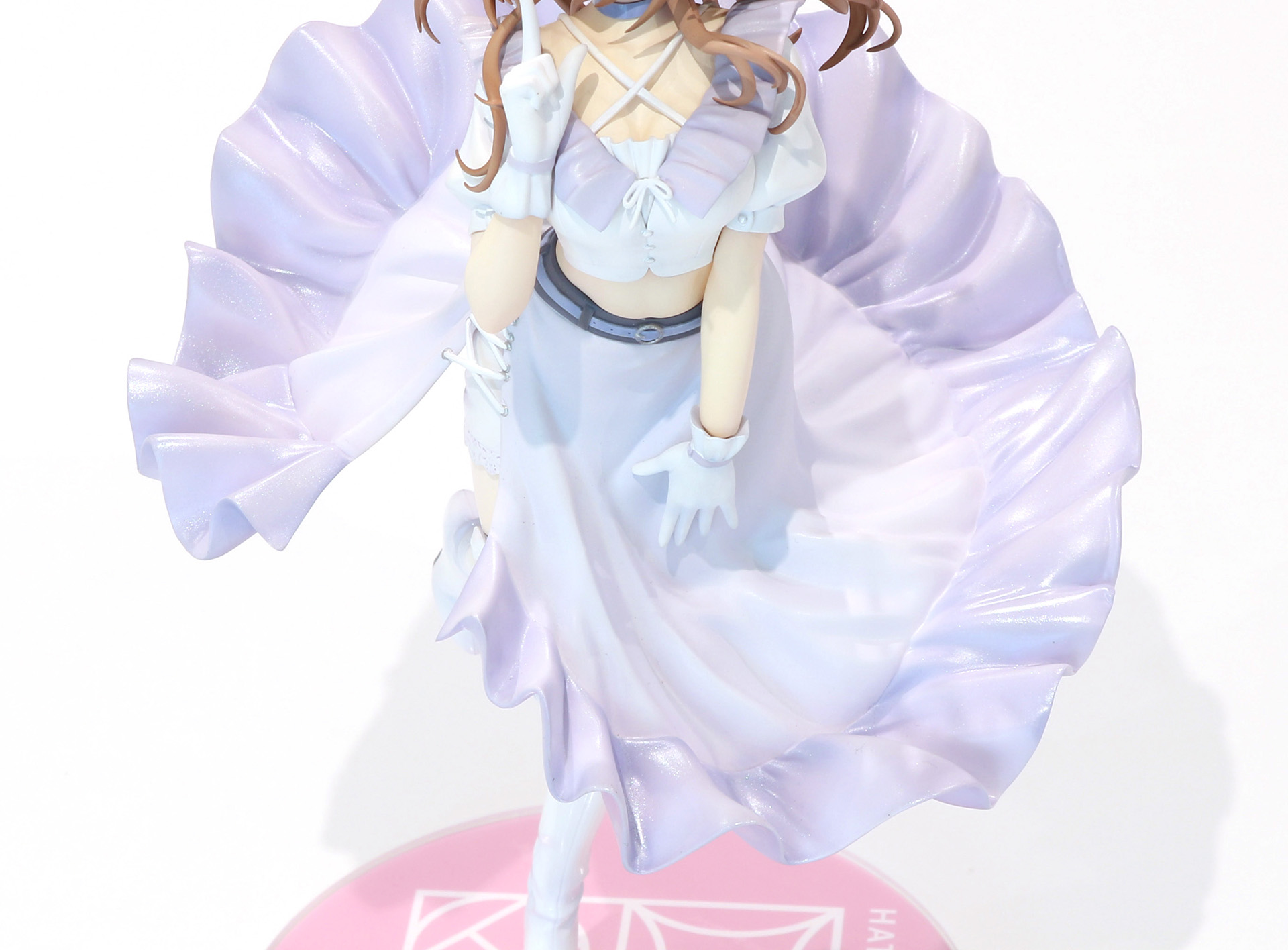 衣装にはパール塗装が施され、ラグジュアリーな彩色となっている<br />※画像は試作品を使用しています