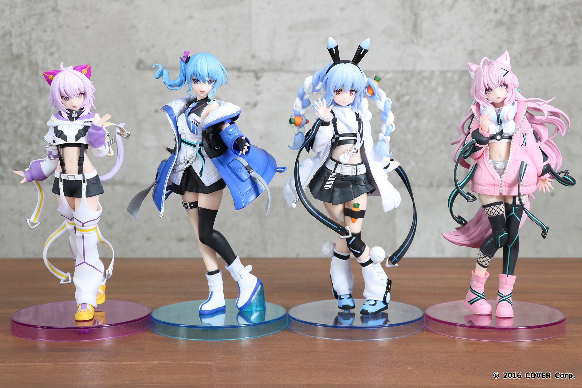 一番くじオリジナルのサイバーパンク衣装を身に纏った猫又おかゆさん、星街すいせいさん、兎田ぺこらさん、博衣こよりさんがフィギュアで登場