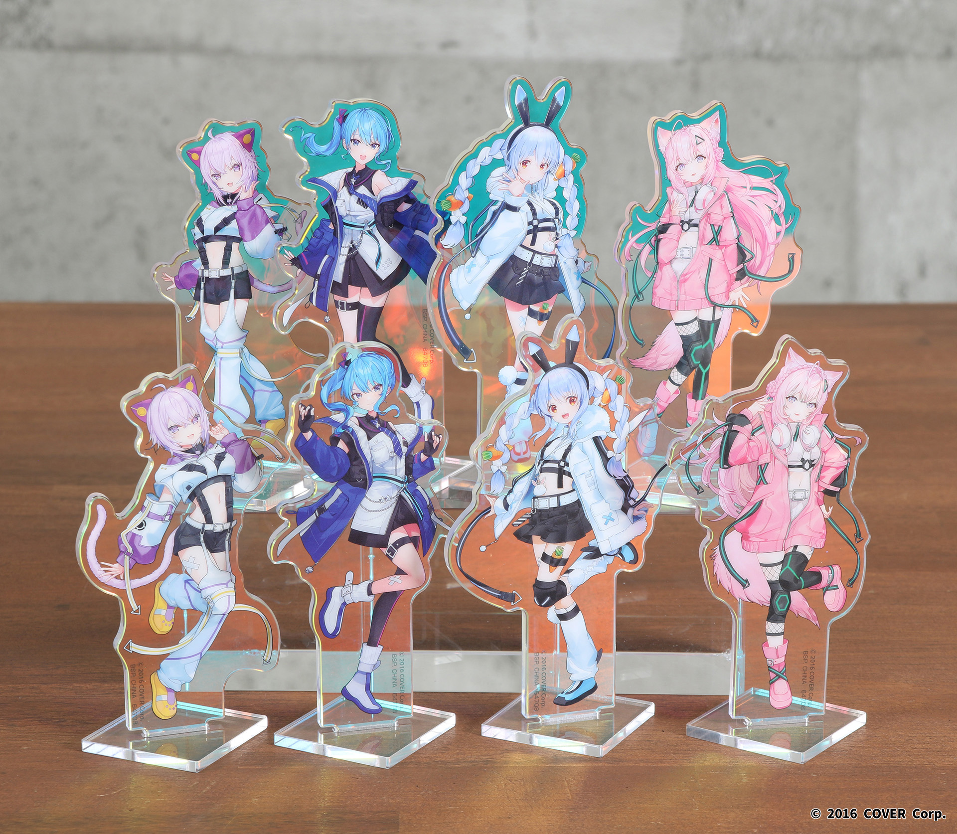 アクリルにオーロラ加工を施したオーロラアクリルスタンド