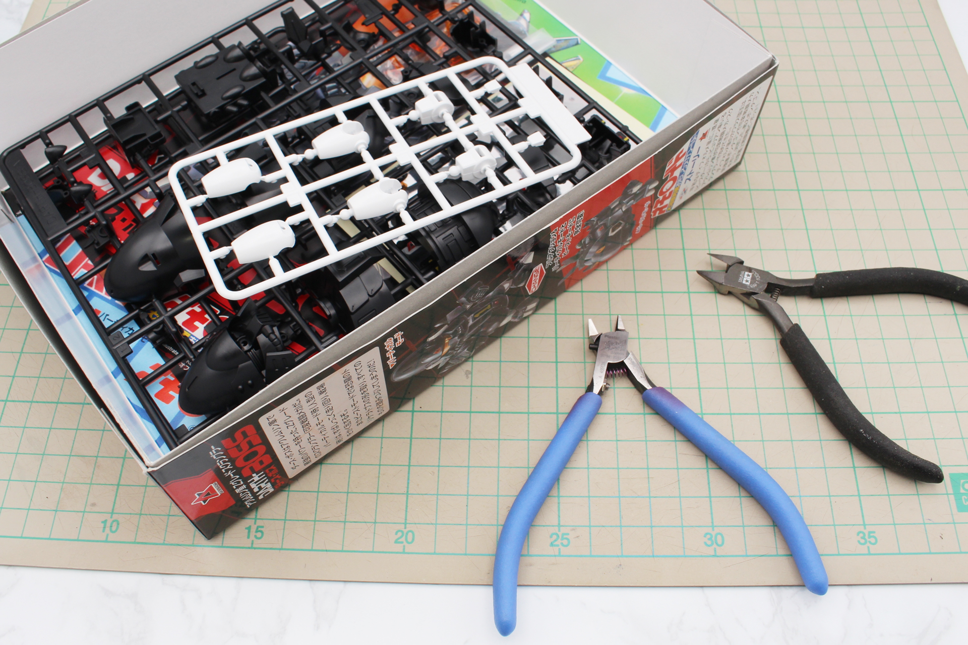 プラモデル作りには最低限ニッパーは必要な道具だ